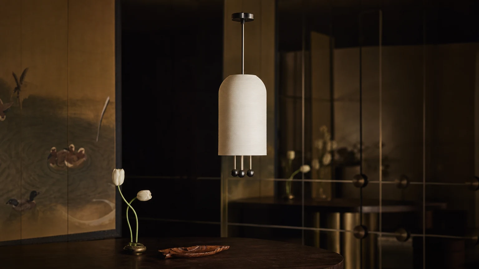 Szklana lampa wisząca Lantern D479 w ciepłej scenerii wnętrza