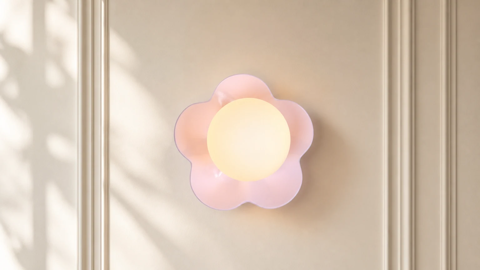 Lampa ścienna La Fleur T129 Kinkiet w kwiaty w delikatnej scenie wnętrza