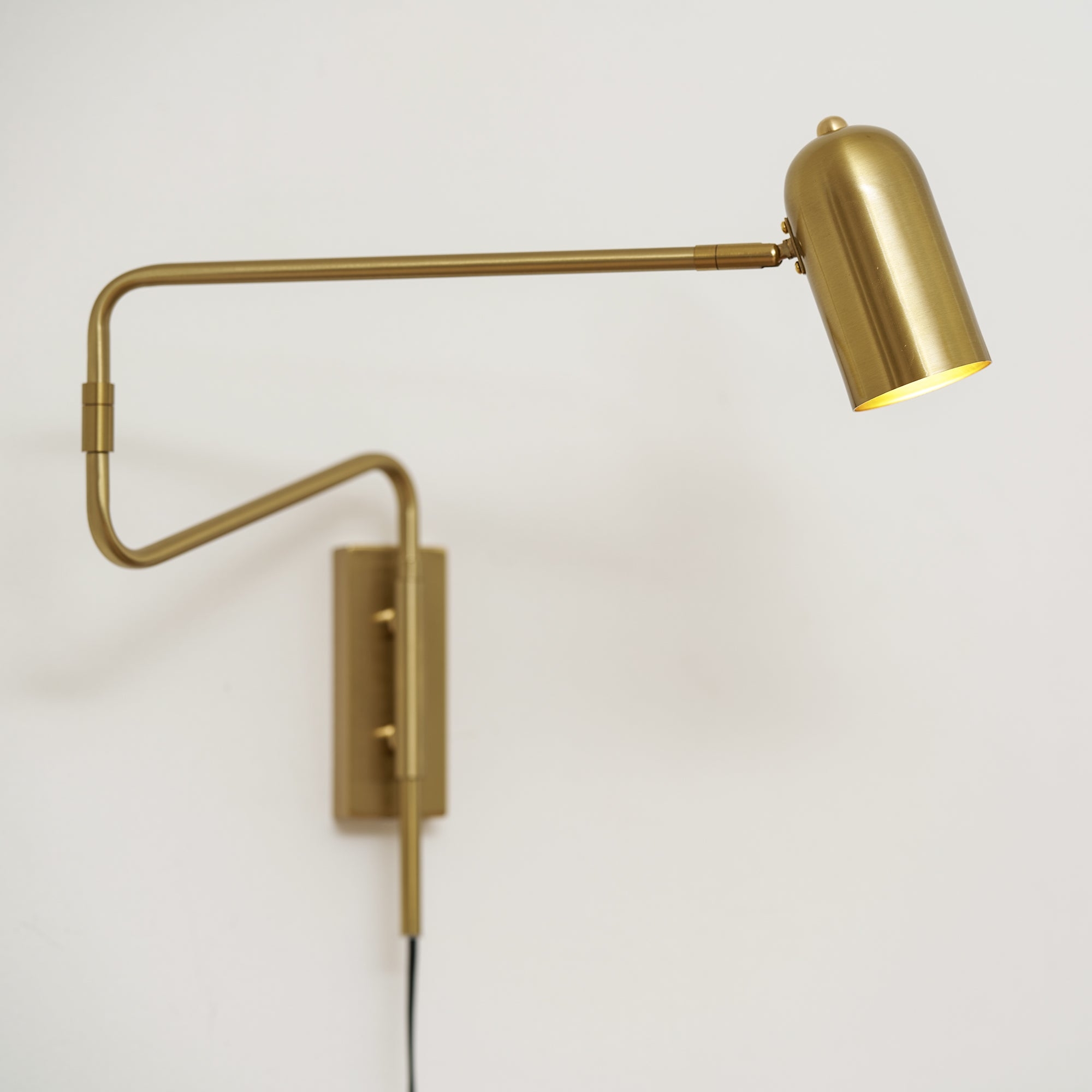Adjustable Arm Plug In Wall Lamp D371