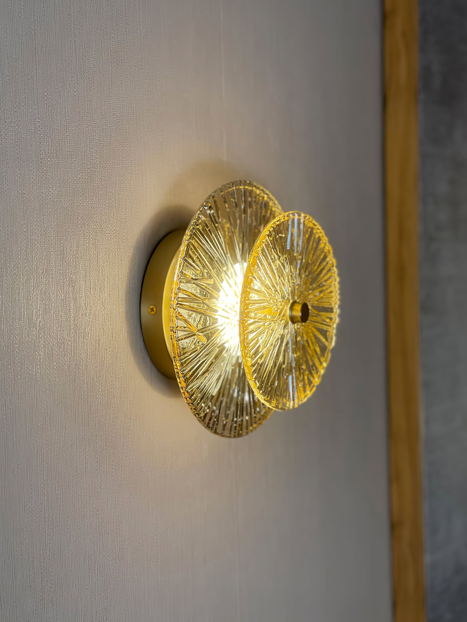Modern Creative Round Crystal Wall Lamp M114