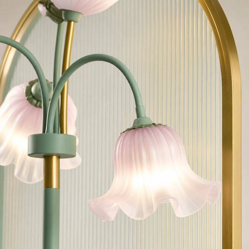 Zbliżenie na materiały i wykończenie lampy podłogowej Florinetta