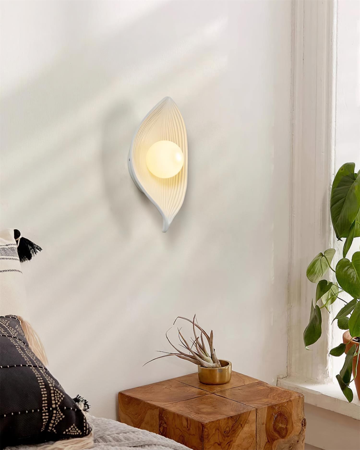 Contemporary Nordic Leaf Resin Wall Light M369