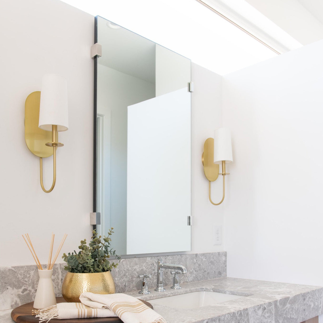 Lara Wall Lamp D599