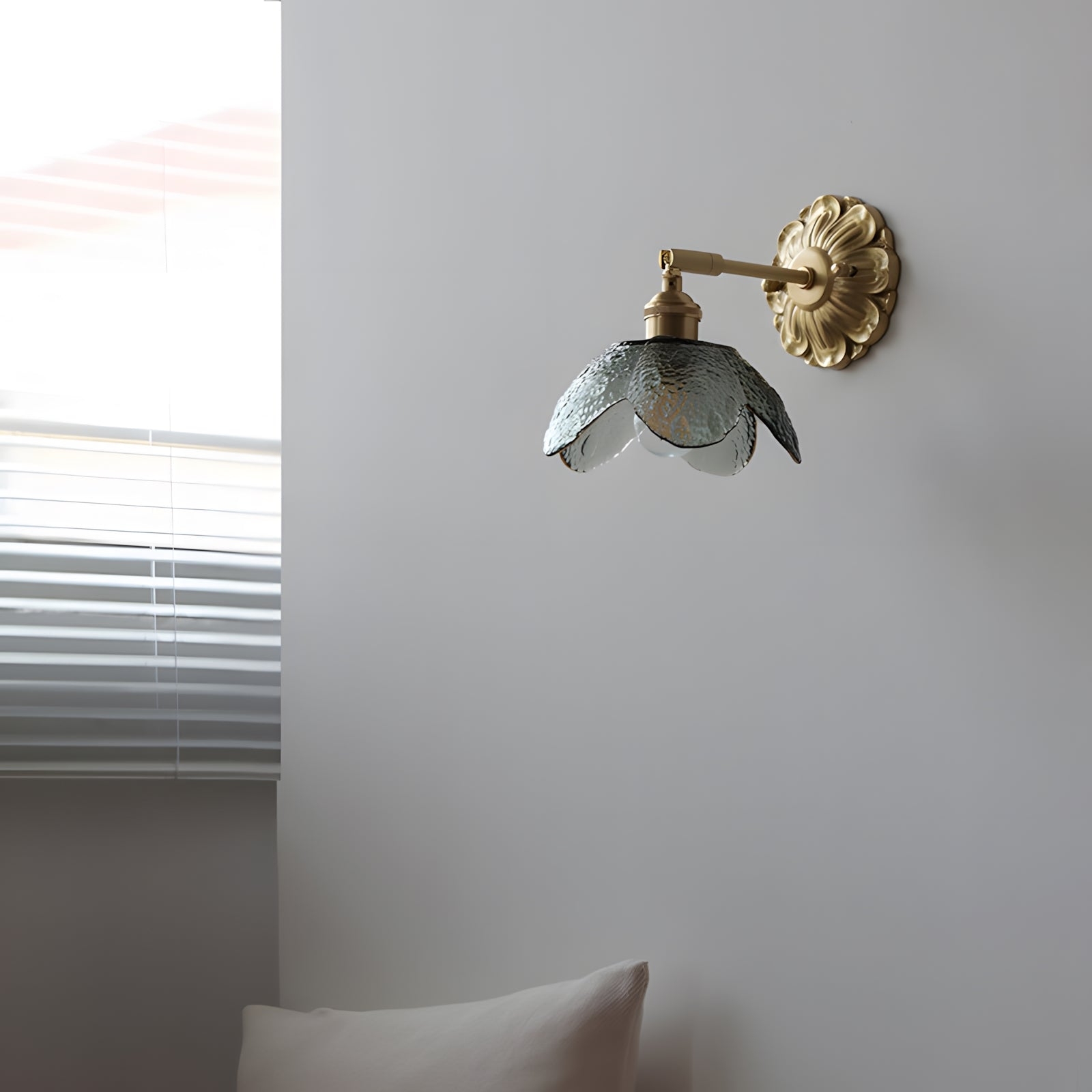 Nacre Petal Wall Lamp D326