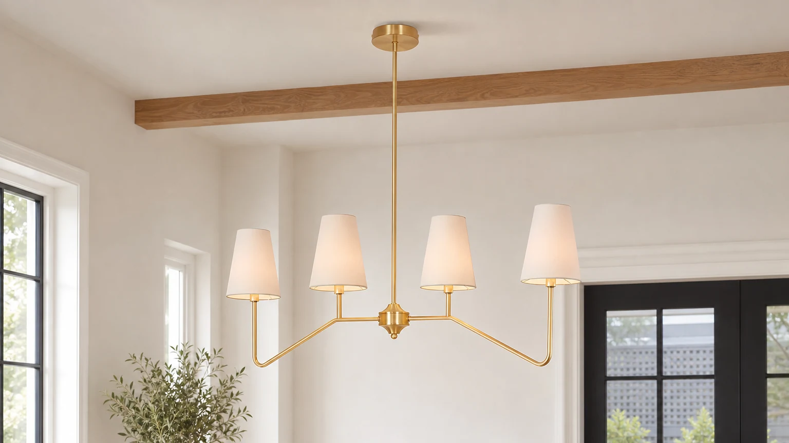 Vintage lampa wisząca z geometrycznym słojem w kształcie białego mlecznego szkła, zainstalowana w ciepłej jadalni