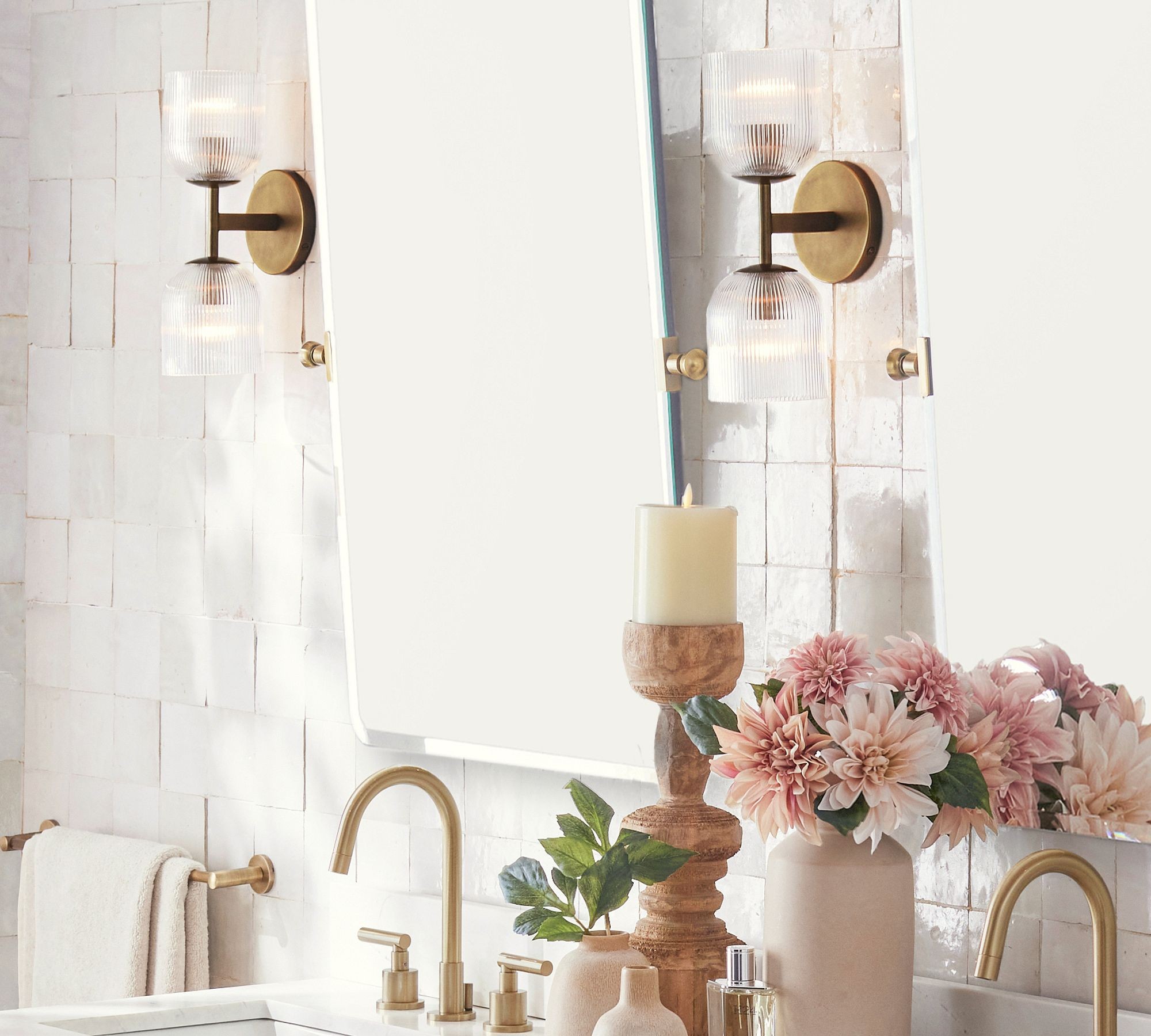Bravira Ribbed Glass Sconce - Metal Wall Light with Clear Glass Shade T074