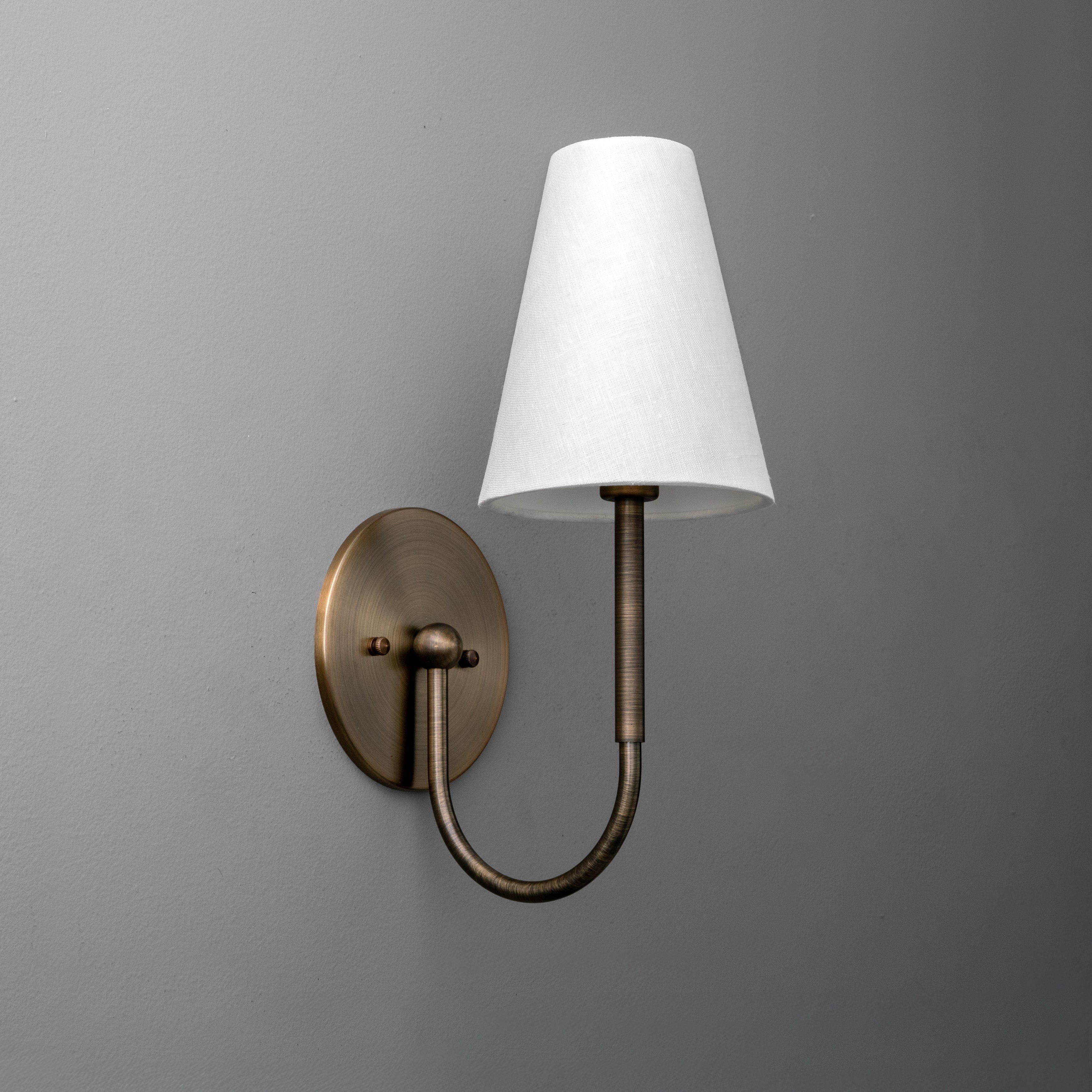 Curva Metal Collection Traditional Wall Light - Brass Finish with Shade T399