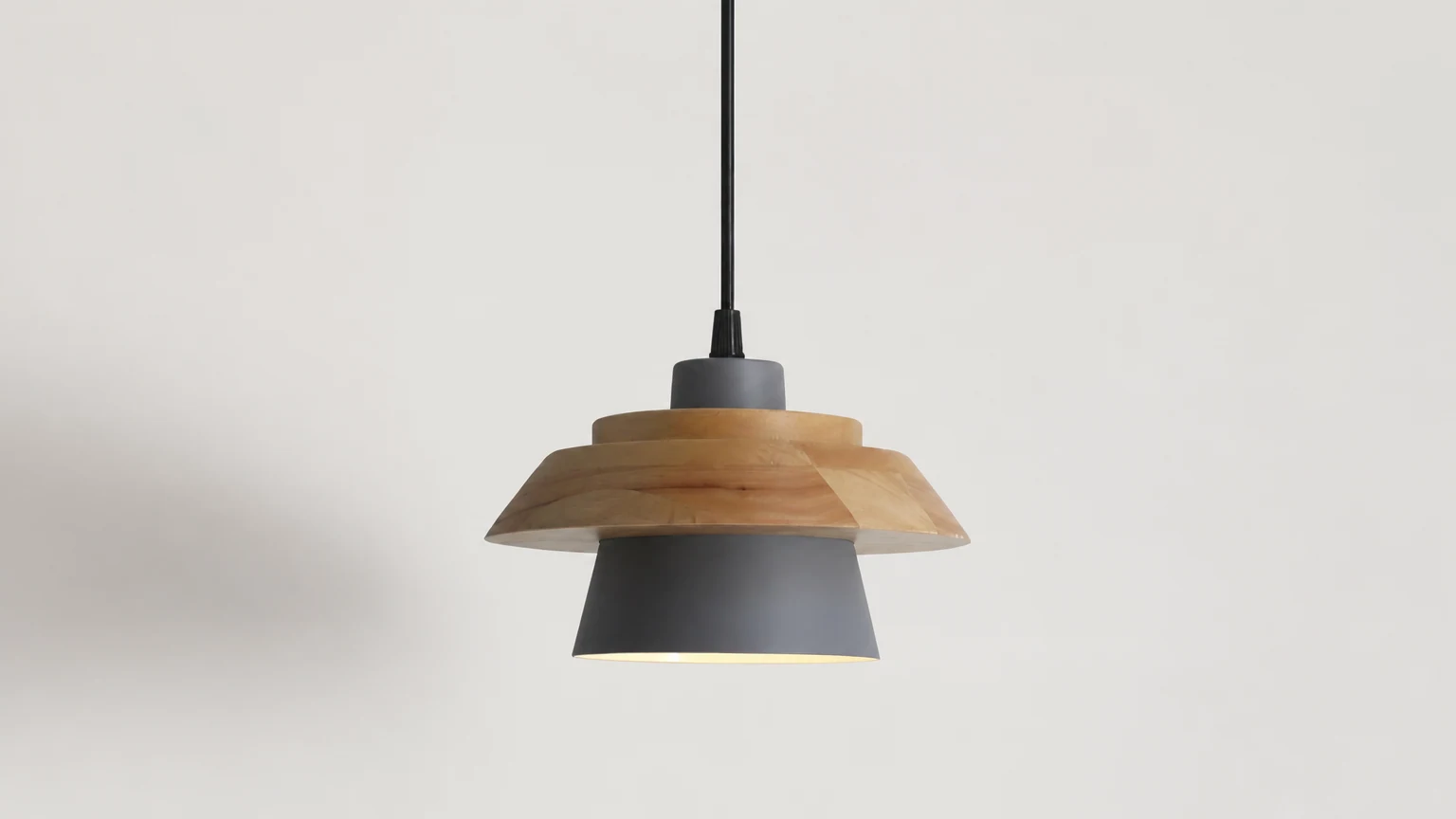 Lampa wisząca z drewna kamiennego M419 w ciepłej scenie wnętrza