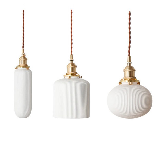 Tre varianti di forma della lampada a sospensione in ceramica a righe