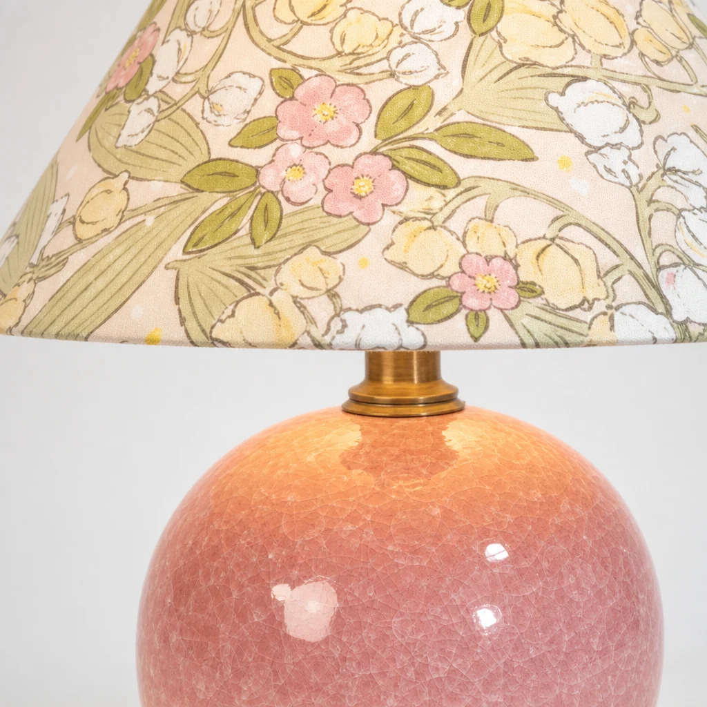 Zbliżenie materiału lampy Bloomora i szczegółów wykończenia