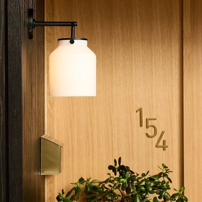 Hanton Minimalist Outdoor Wall Light - Matte Metal Industrial Sconce for Modern Spaces T154