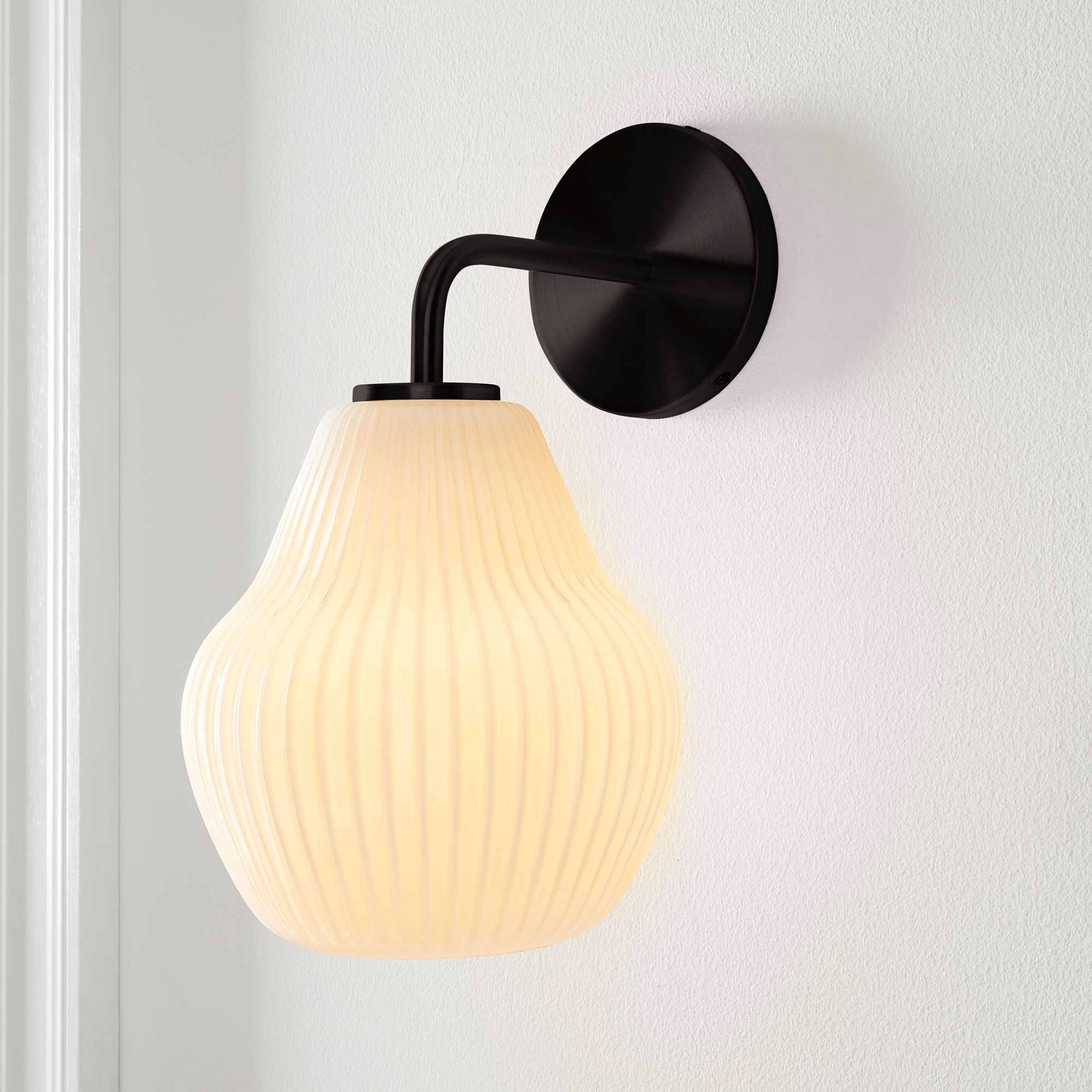 Rivrona Ribbed Glass Wall Sconce - Elegant Modern Lighting for Hallway & Bedroom T220