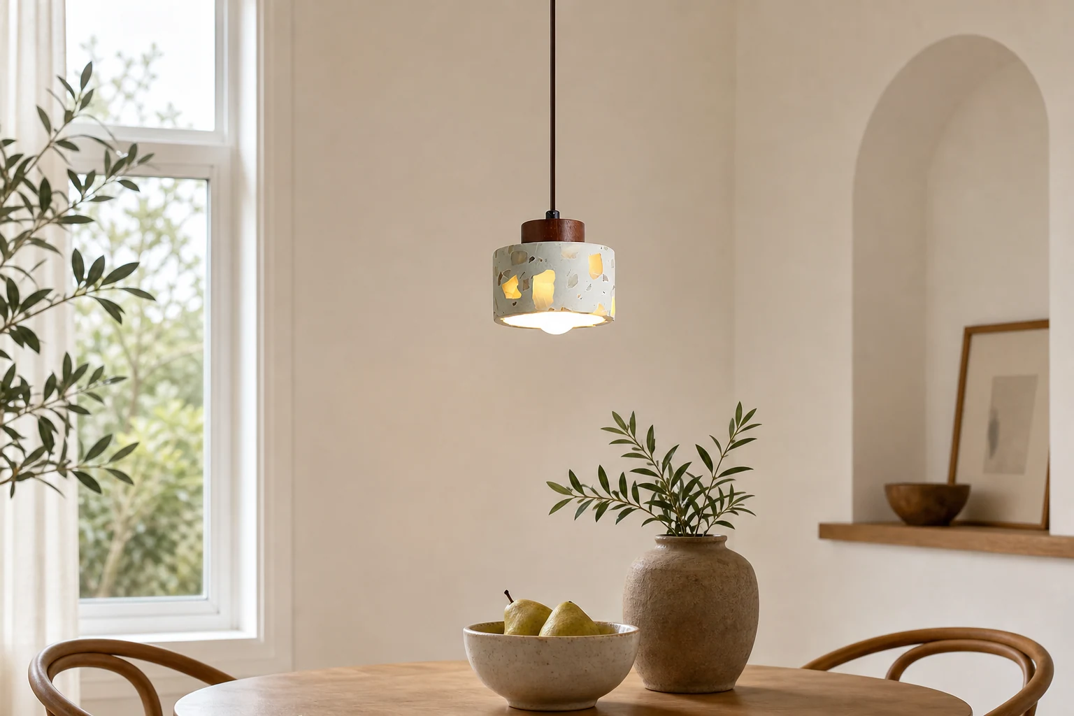 Lampa wisząca Cemento D201 w stonowanej scenerii pomieszczenia