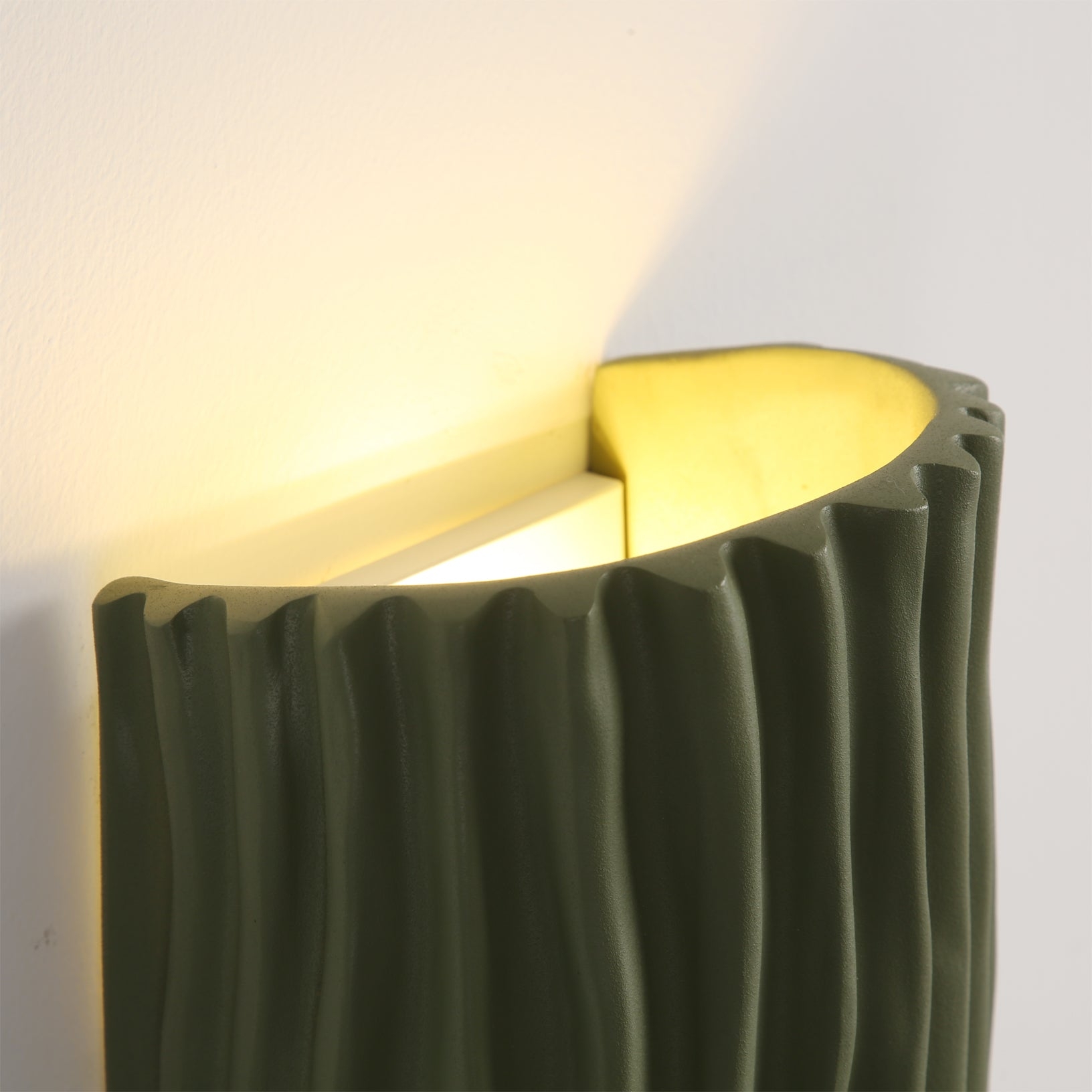 Clarity Curve Japandi Resin Wall Light D877