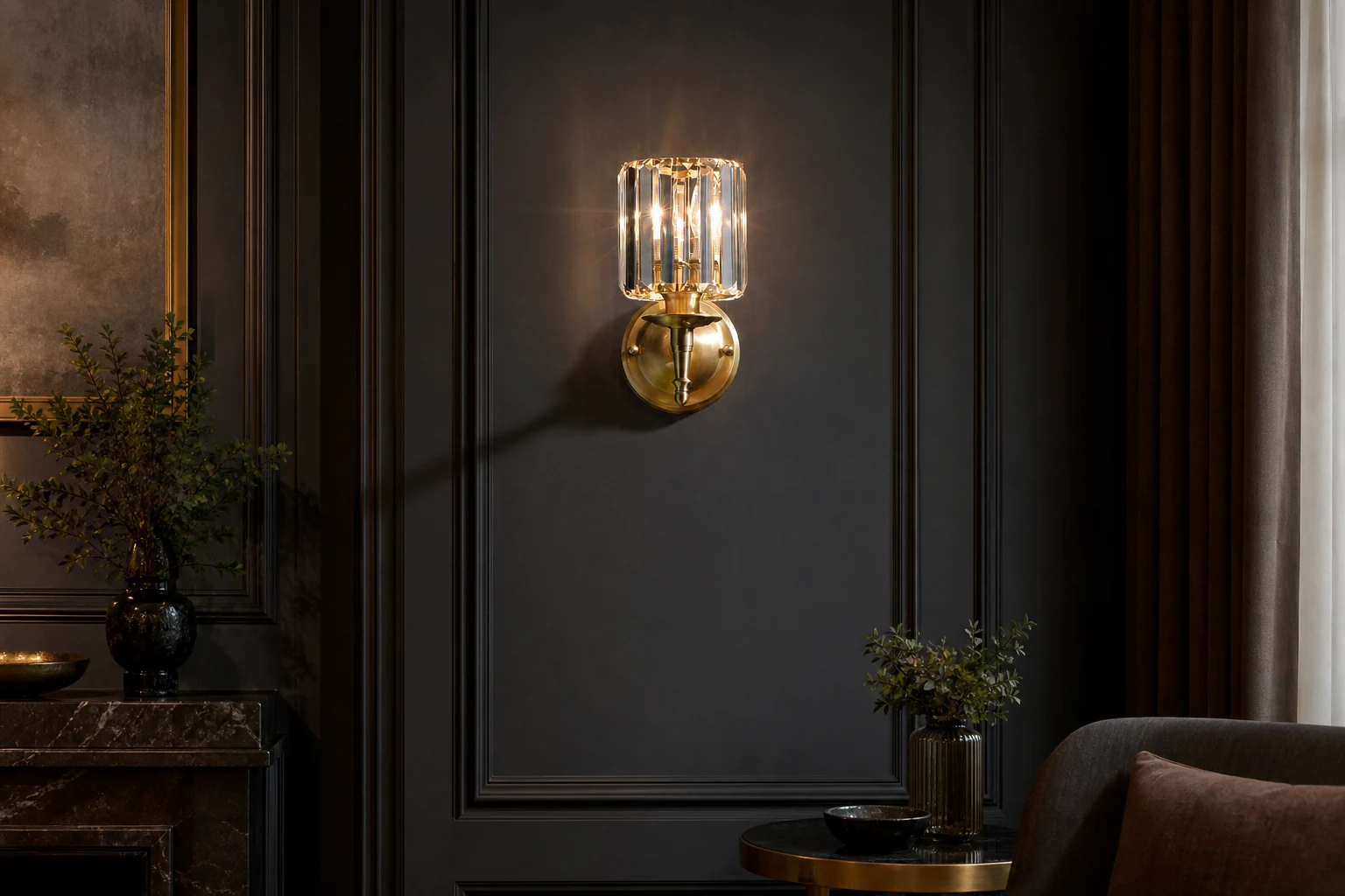 Scena lifestylowa przedstawiająca kompletną luksusową kryształową lampę ścienną T266 w stylu vintage w kontekście