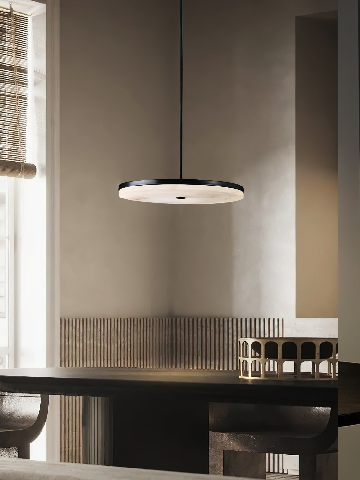 Lampa wisząca Wyatt nad stołem lub konsolą