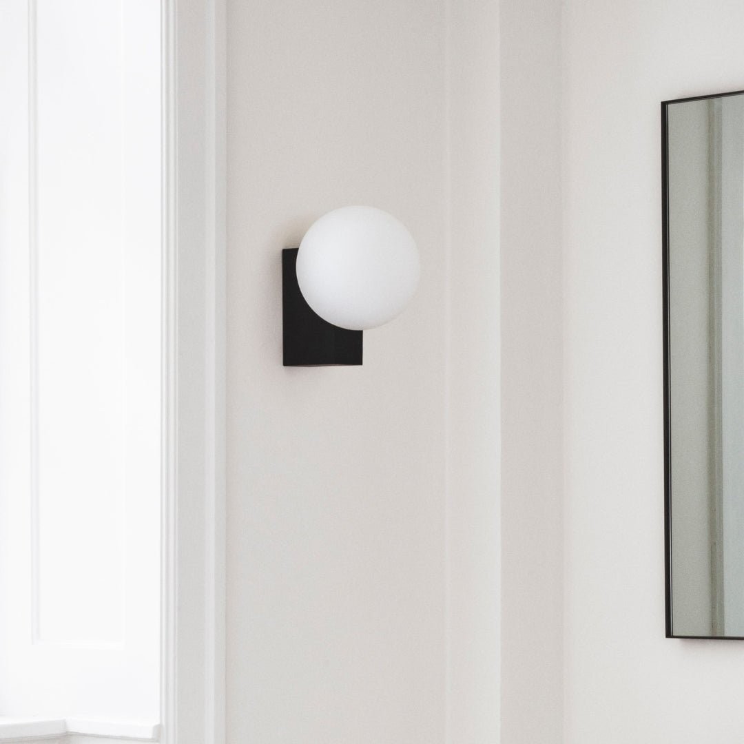 Minimalist Spherical Wall Lamp M547