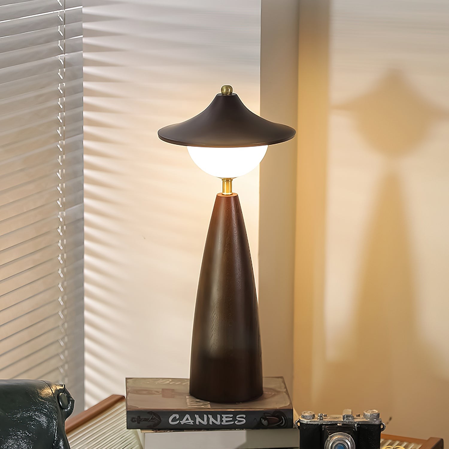 French Retro LED Bedside Table Lamp for Bedroom M326