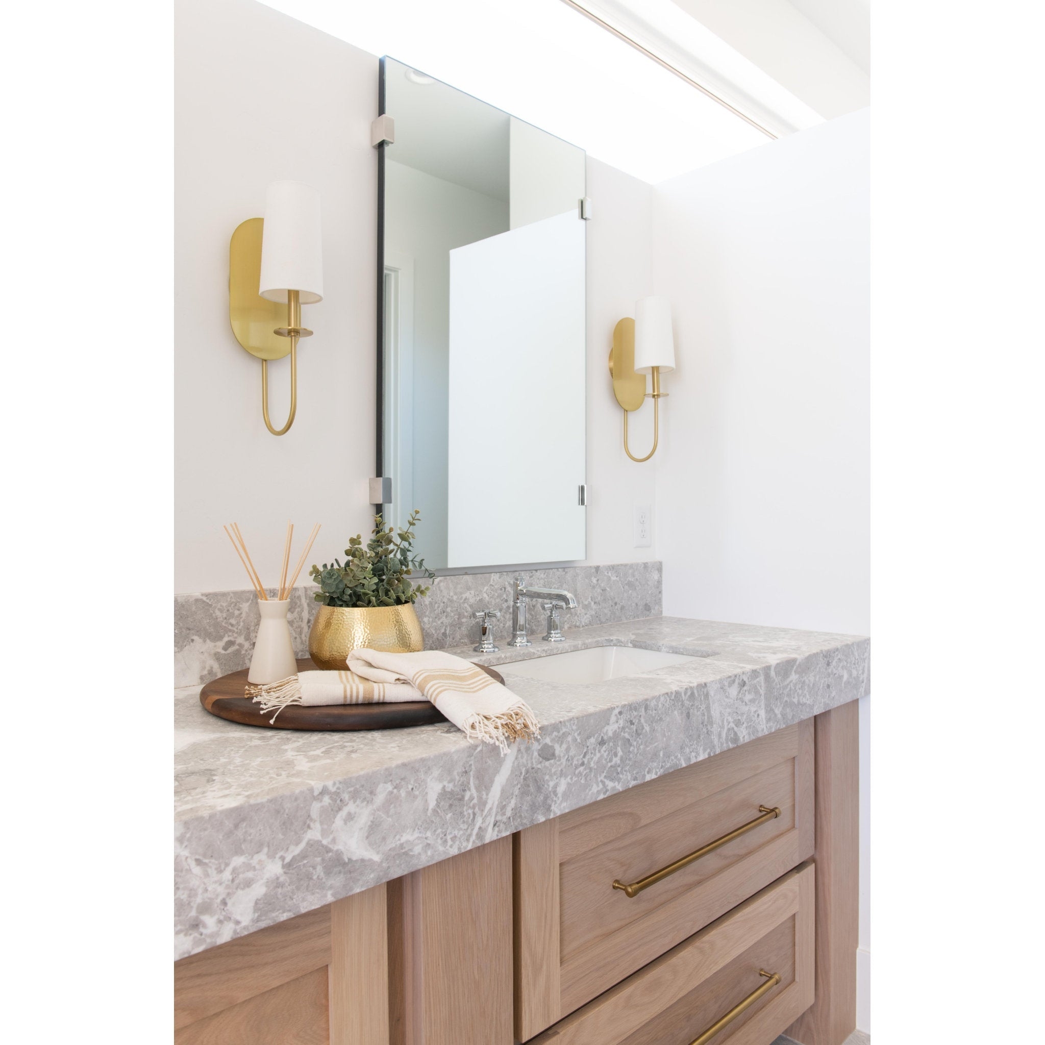 Lara Wall Lamp D599