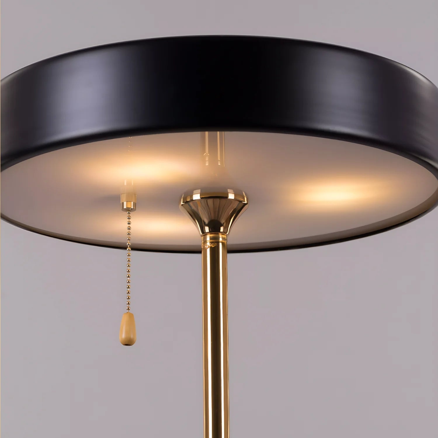 Radiant Tower of Light Minimalist Metal Table Lamp D803
