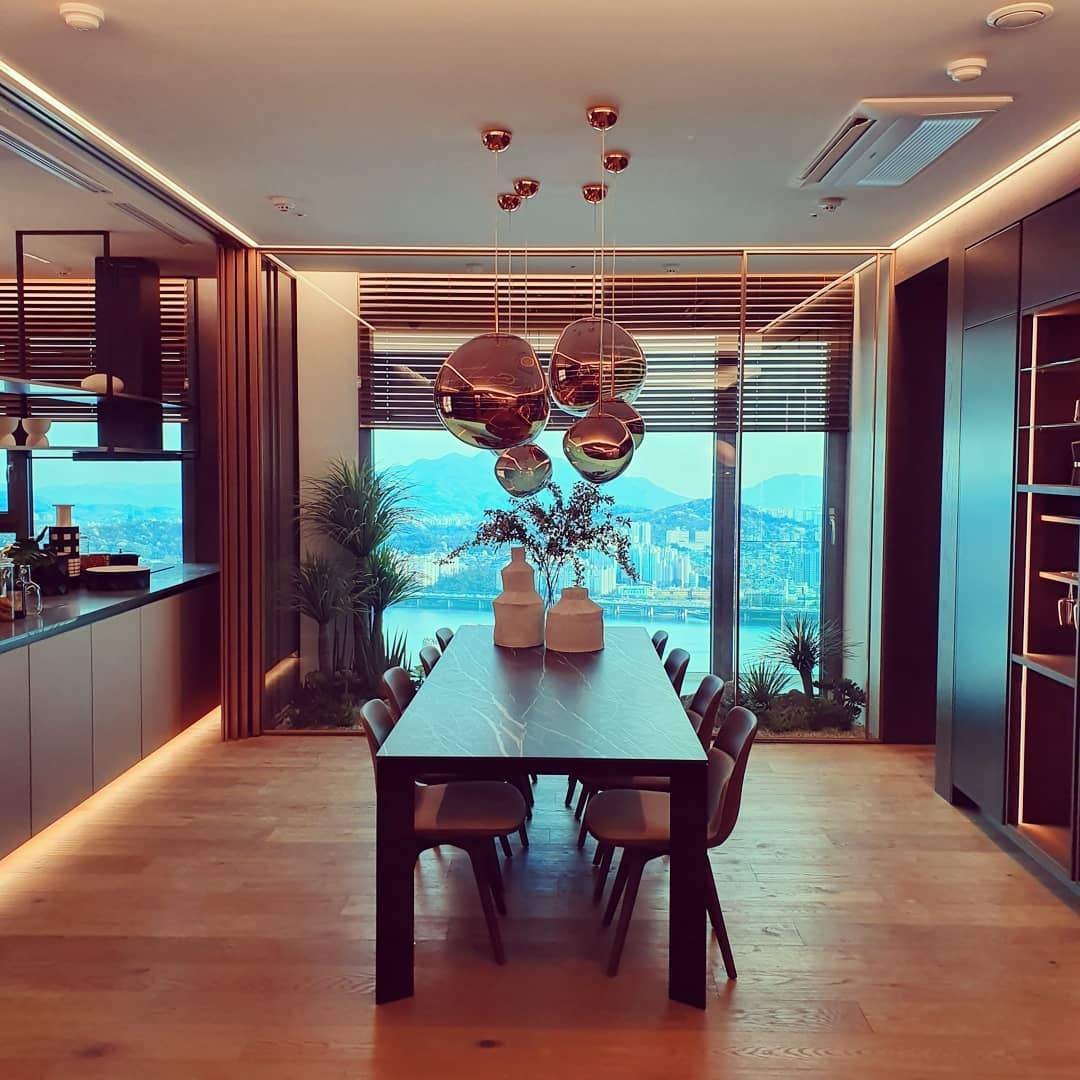 Dynamic Surface Glass Pendant Light S10