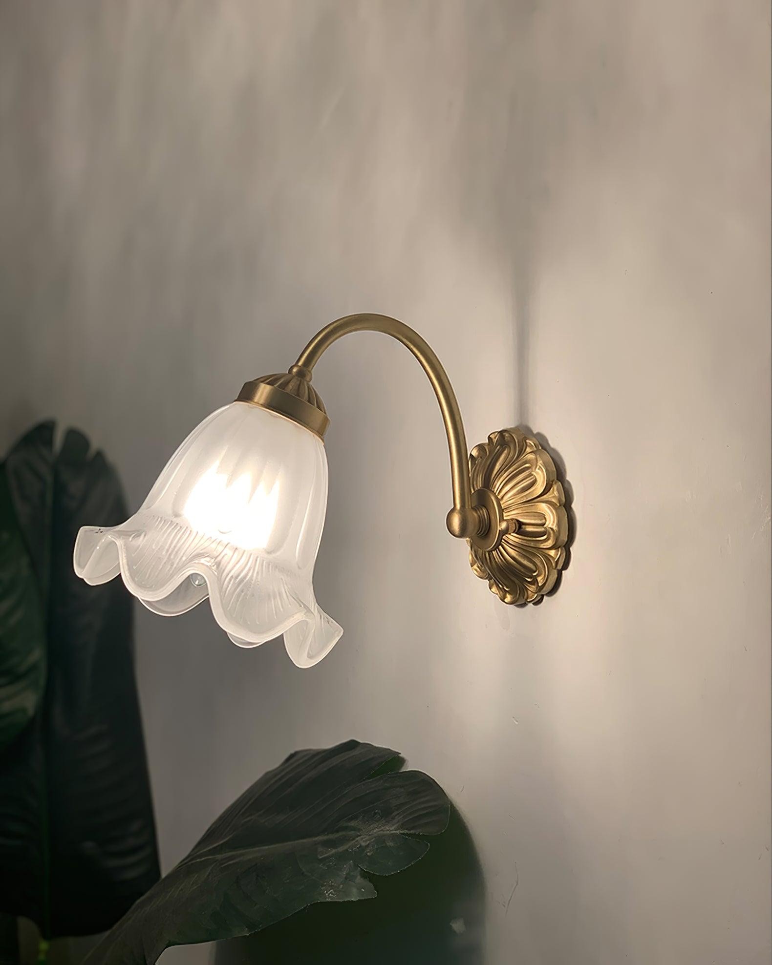 Nordic Modern Retro Elegant Flower Brass Glass Wall Lamp M490