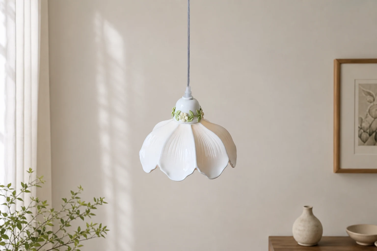 Lampa wisząca Clerina prezentowana w scenie lifestylowej opartej na produkcie w kontekście