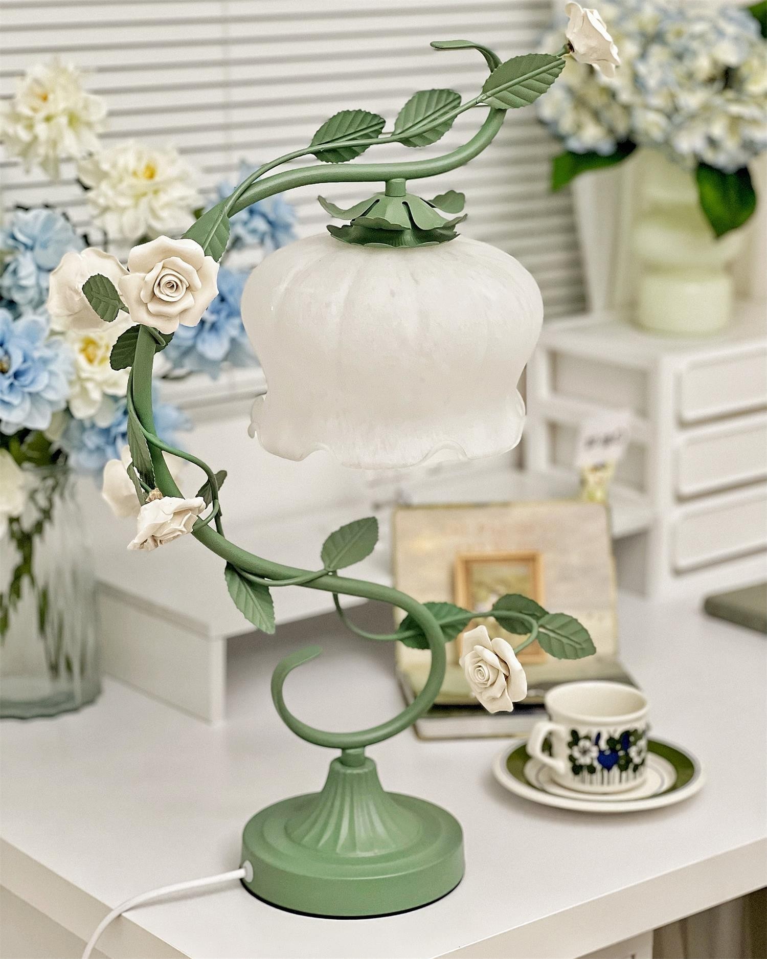 Green Pink White Rose Flower Table Lamp M209