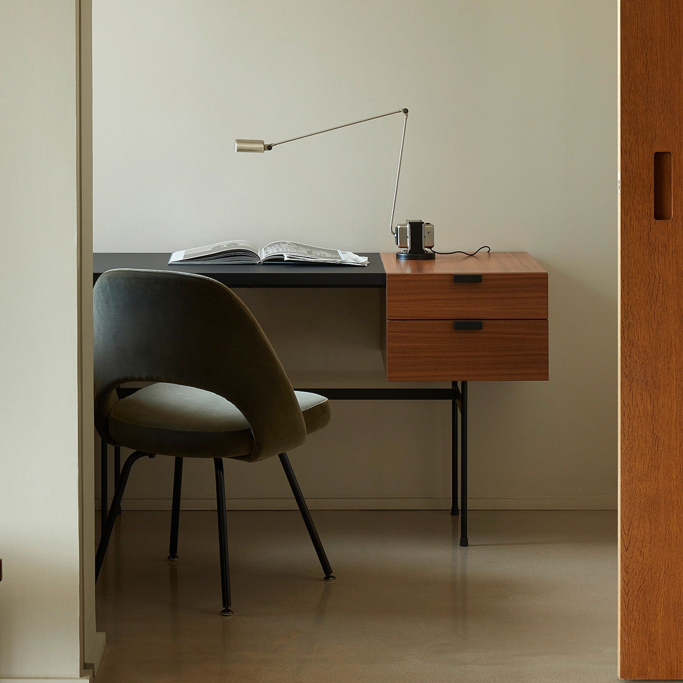 Daphine Table Lamp D446