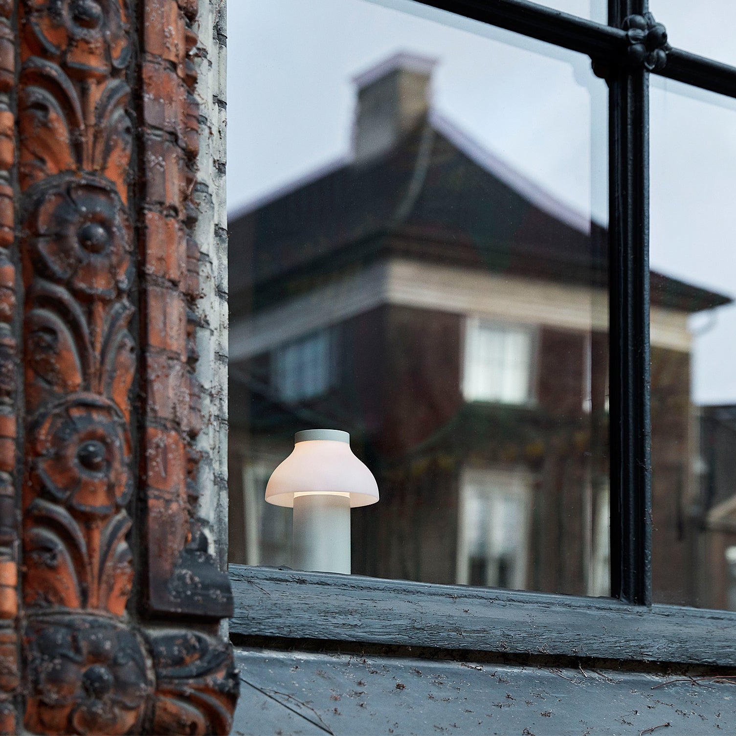 PC Portable Table Lamp D646