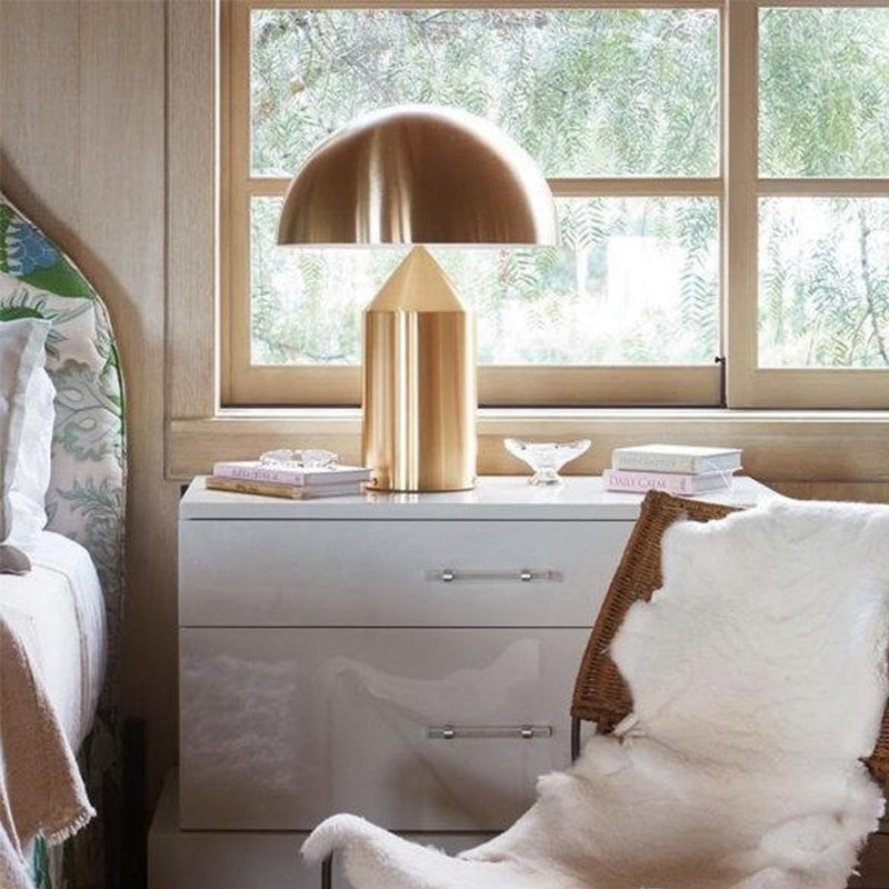 Modern Mushroom Metal Table Lamp for Bedroom