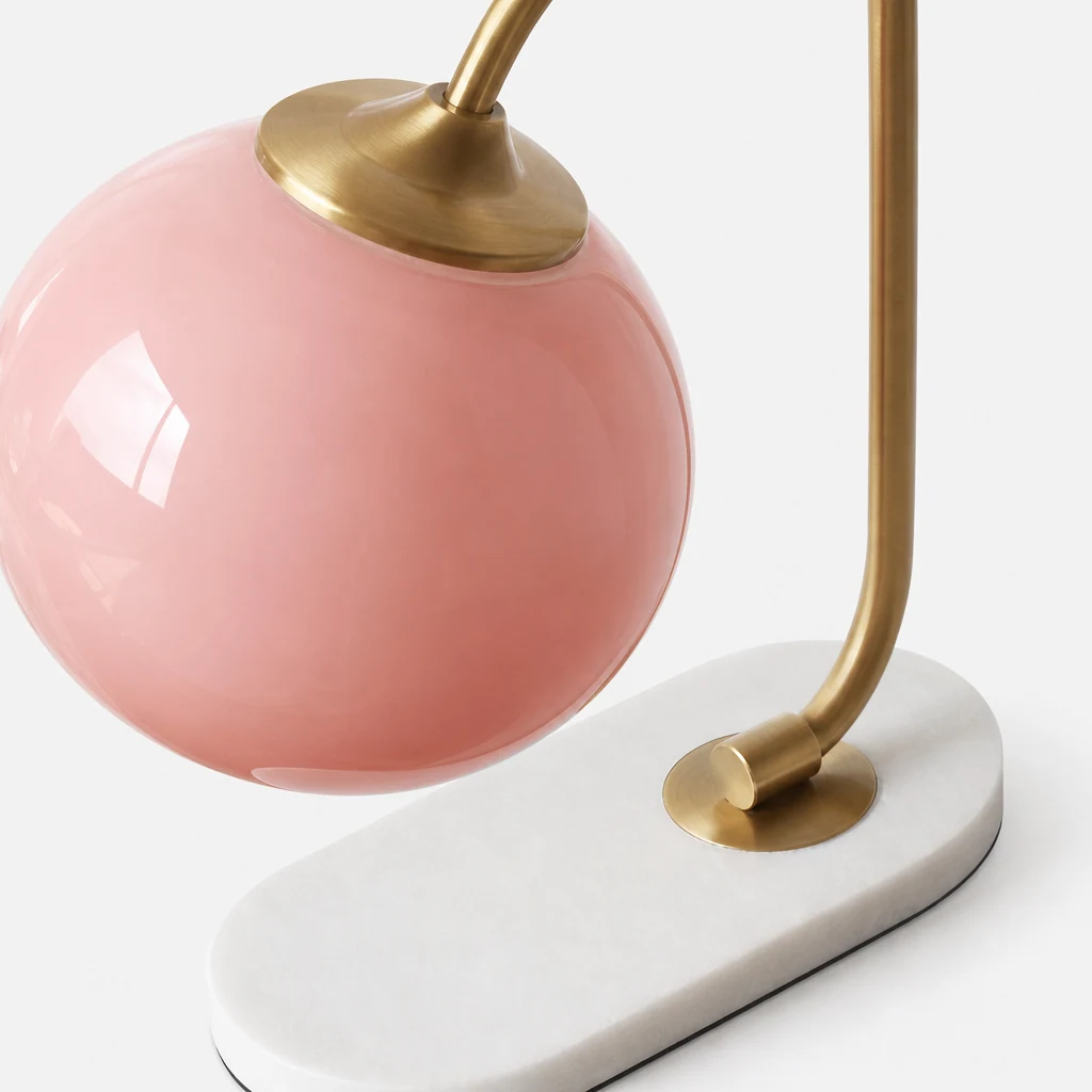 Zbliżenie materiałów, z których wykonana jest szklana lampka nocna Nordic Mushroom