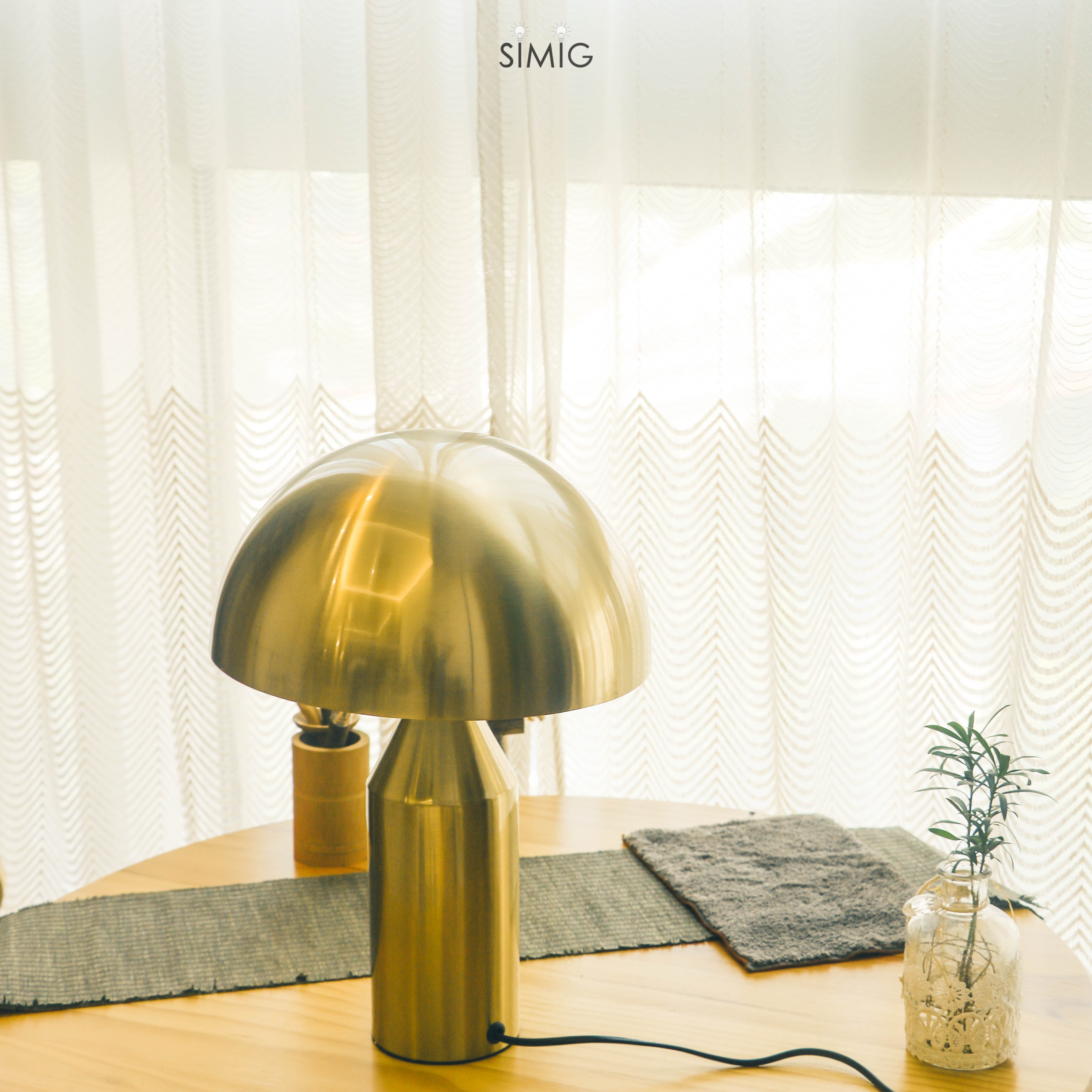 Modern Mushroom Metal Table Lamp for Bedroom