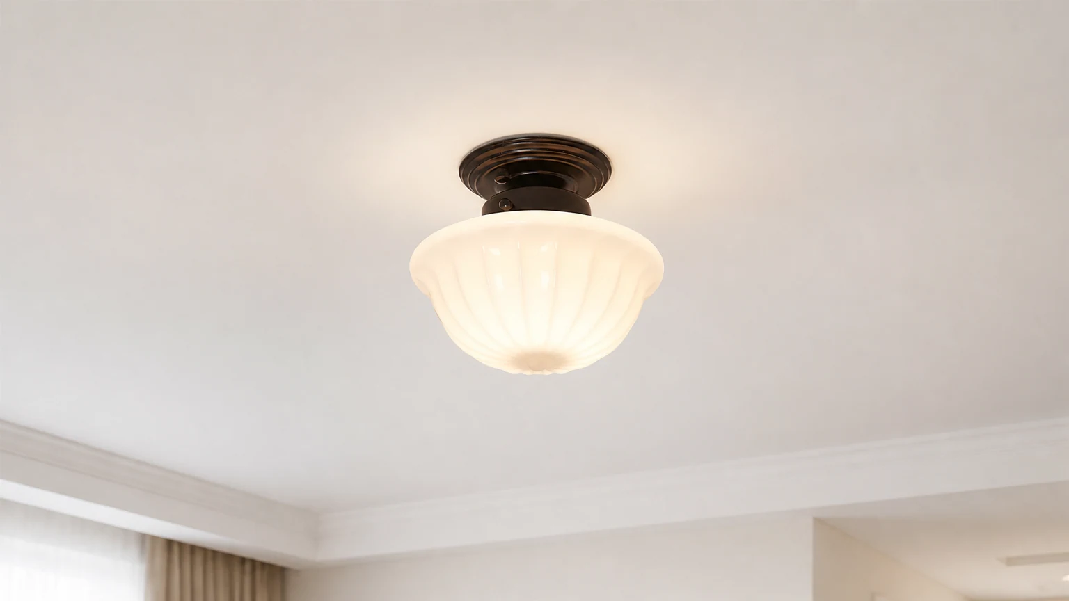 Lampa sufitowa Ritten D31 zainstalowana w ciepłym wnętrzu