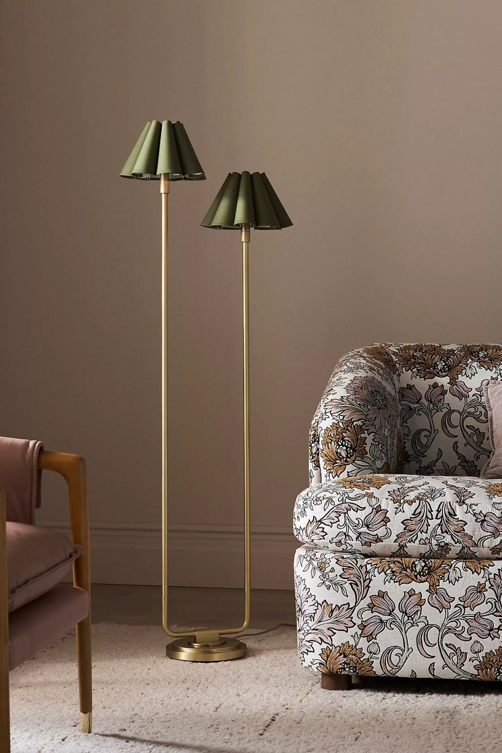 Capirise Gold Scalloped Shade Floor Lamp - Contemporary Metal Lighting for Bedroom T058