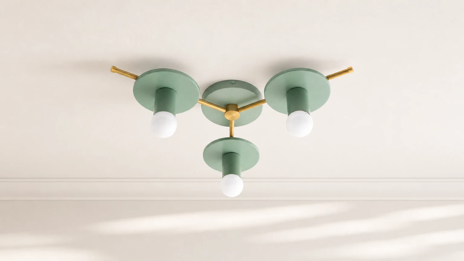 Prosta lampa stołowa Creative Wood Orb M527 w ciepłej oprawie wnętrza