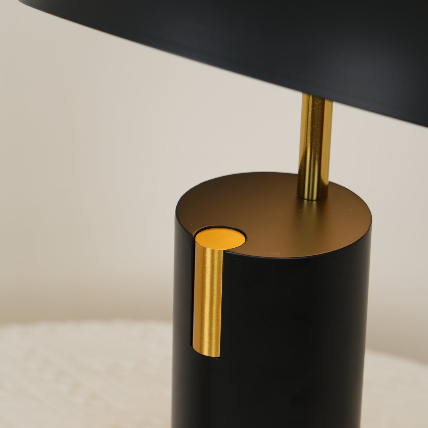 Avo Table Lamp D450