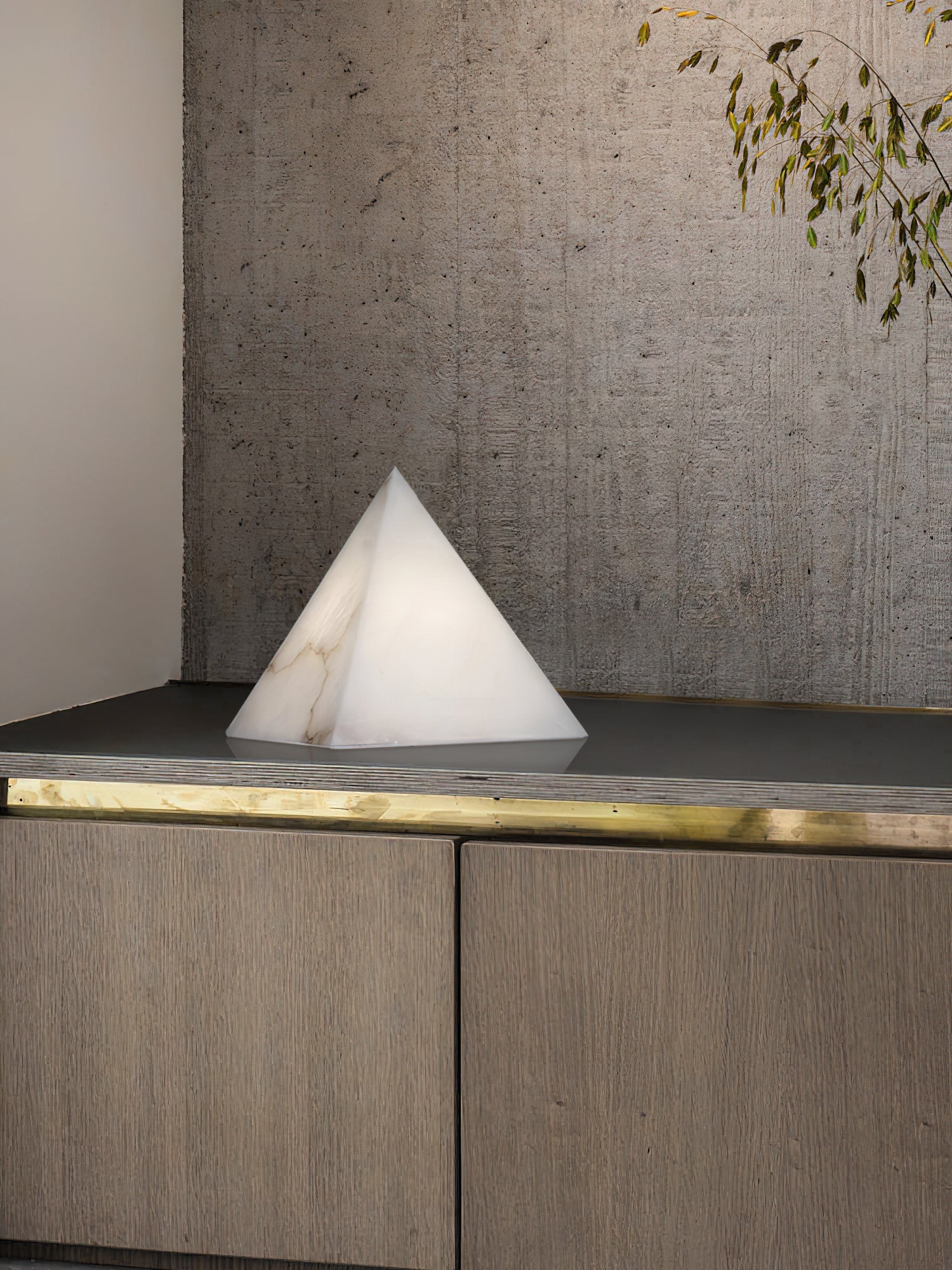 Alabaster Pyramid Table Lamp D428