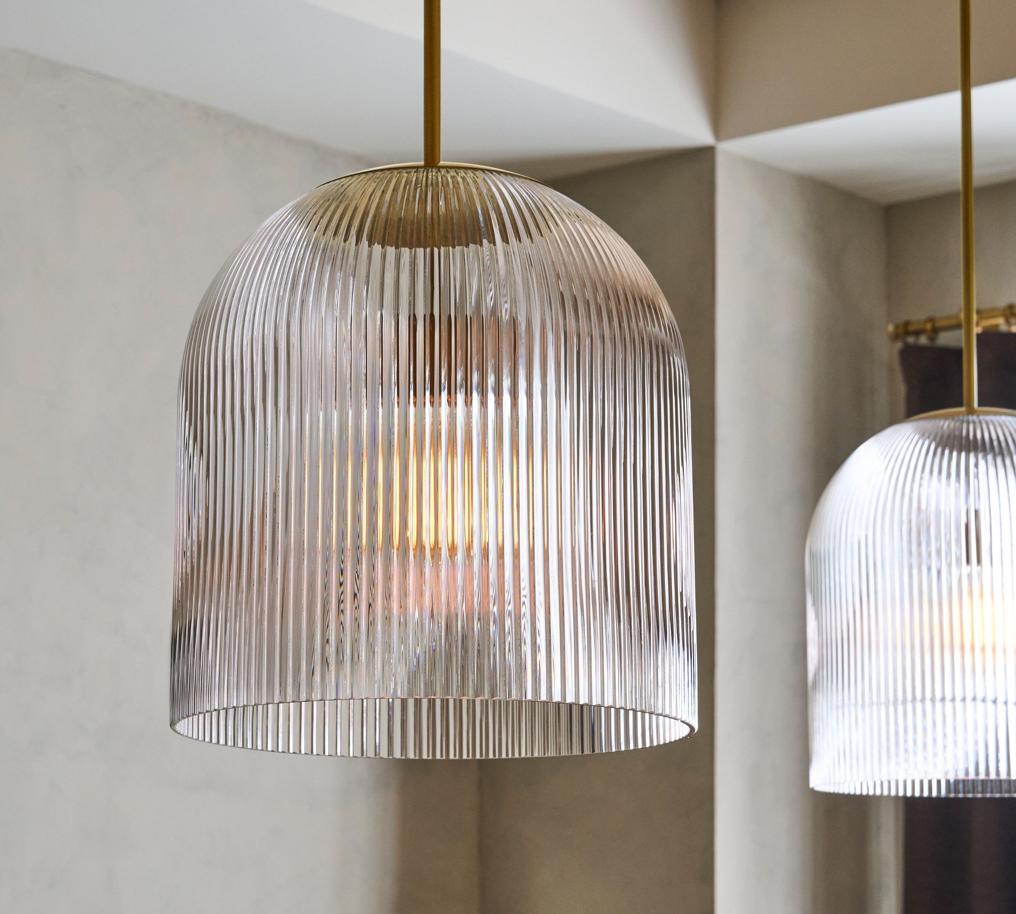 Bravira Ribbed Glass Pendant Light - Elegant Kitchen Island Lamp T073