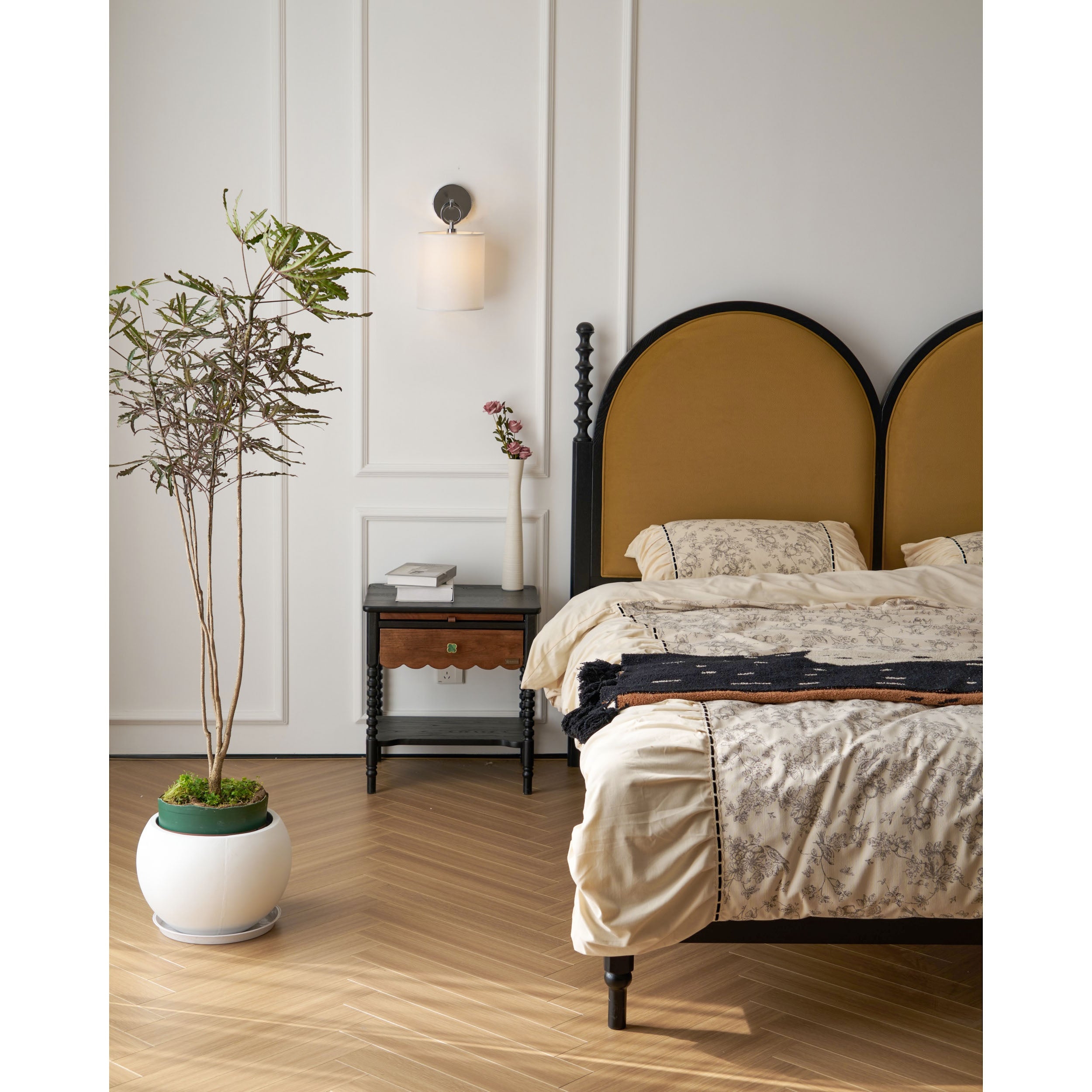 Full Circle Sconce D616