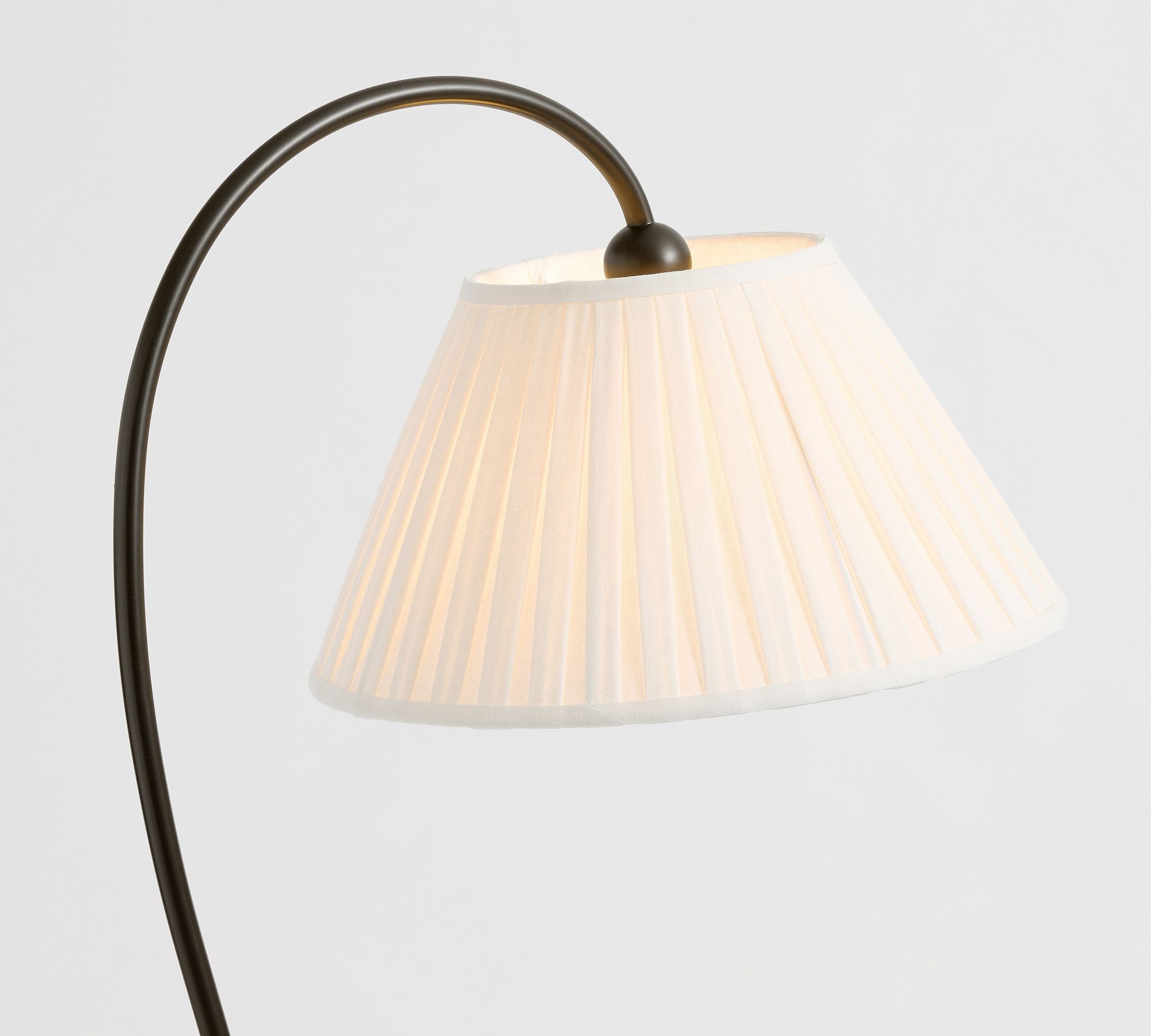 Luvora Pleated Shade Floor Lamp - Adjustable Linen Light in Farmhouse Style T034