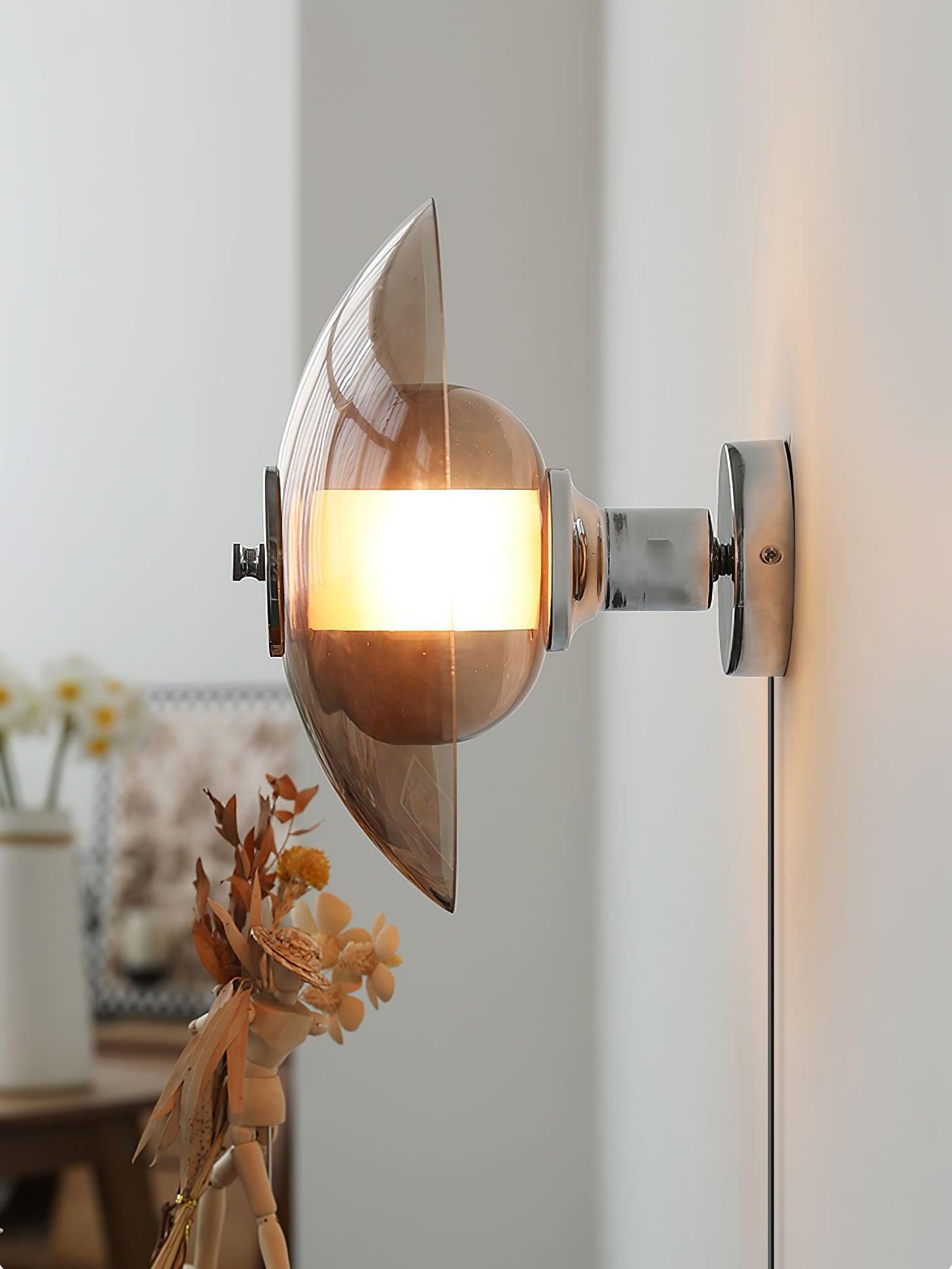 Podświetlana lampa ścienna Flying Saucer w pomieszczeniu