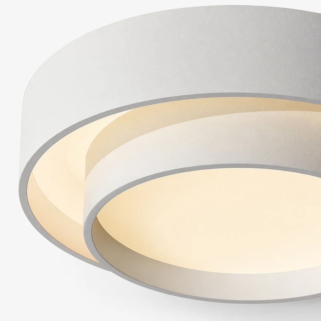 Nærbilde av Centric 5700 LED-taklampe i ring og diffuserfinish