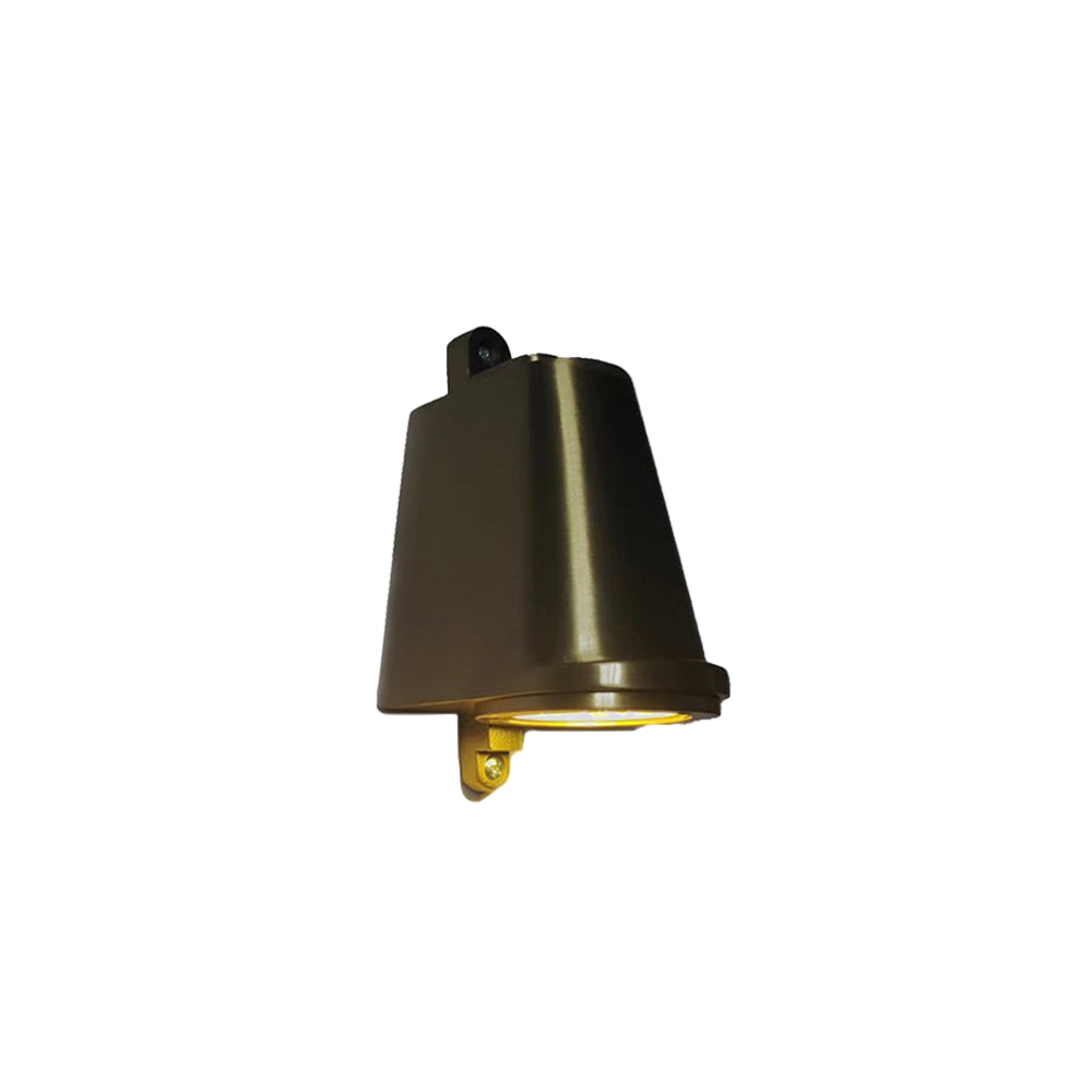 Aplique de pared exterior en forma de campana con acabado cobrizo oscuro sobre fondo blanco.