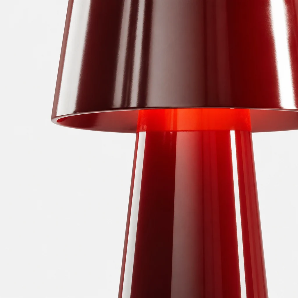 Zbliżenie na stożkowe metalowe wykończenie lampy stołowej M311