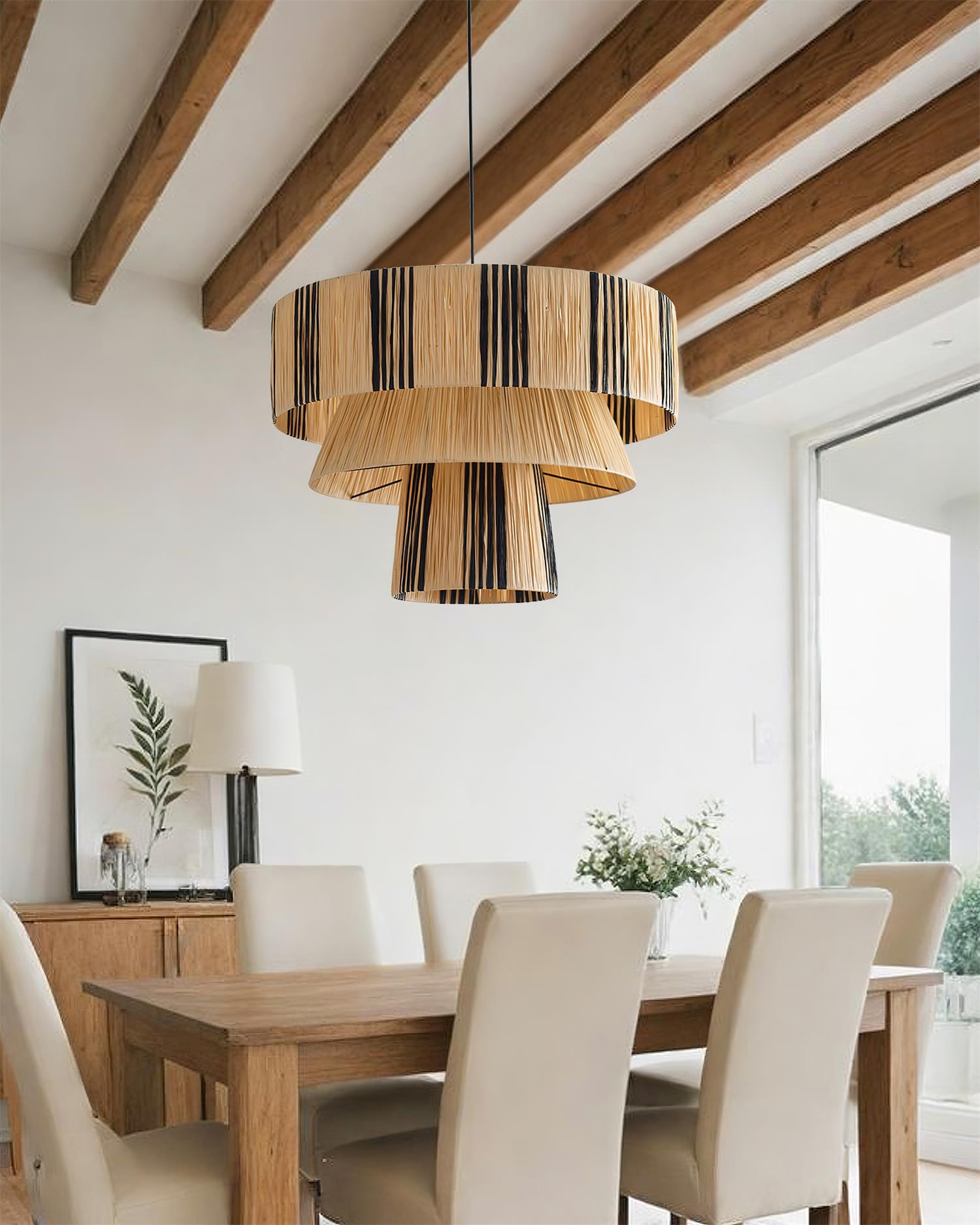 Lampa wisząca Hiroshi w jadalni z odsłoniętymi belkami stropowymi