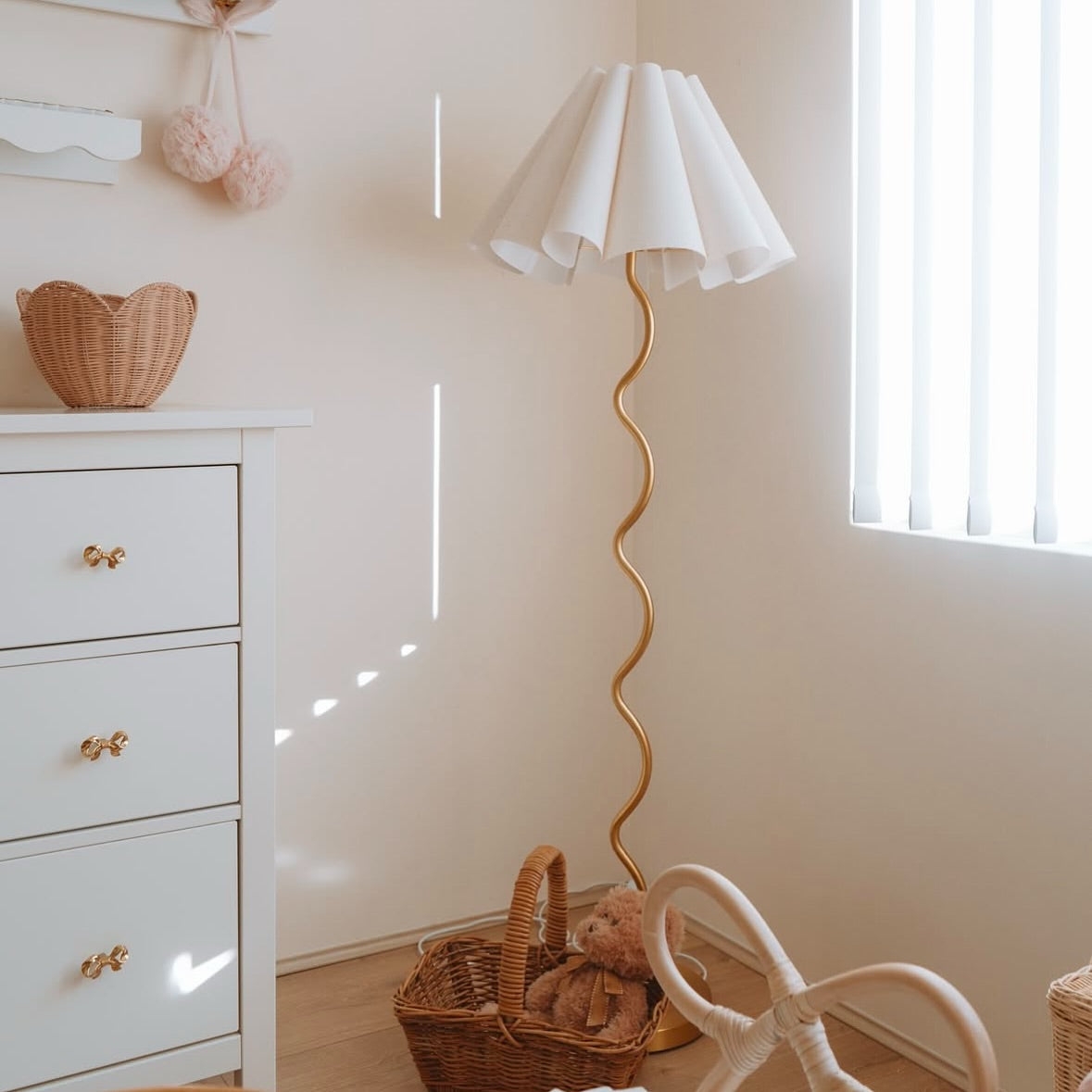 Cora Floor Lamp D705