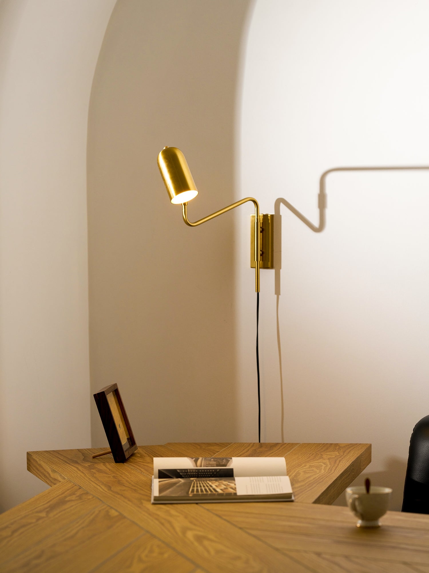 Adjustable Arm Plug In Wall Lamp D371