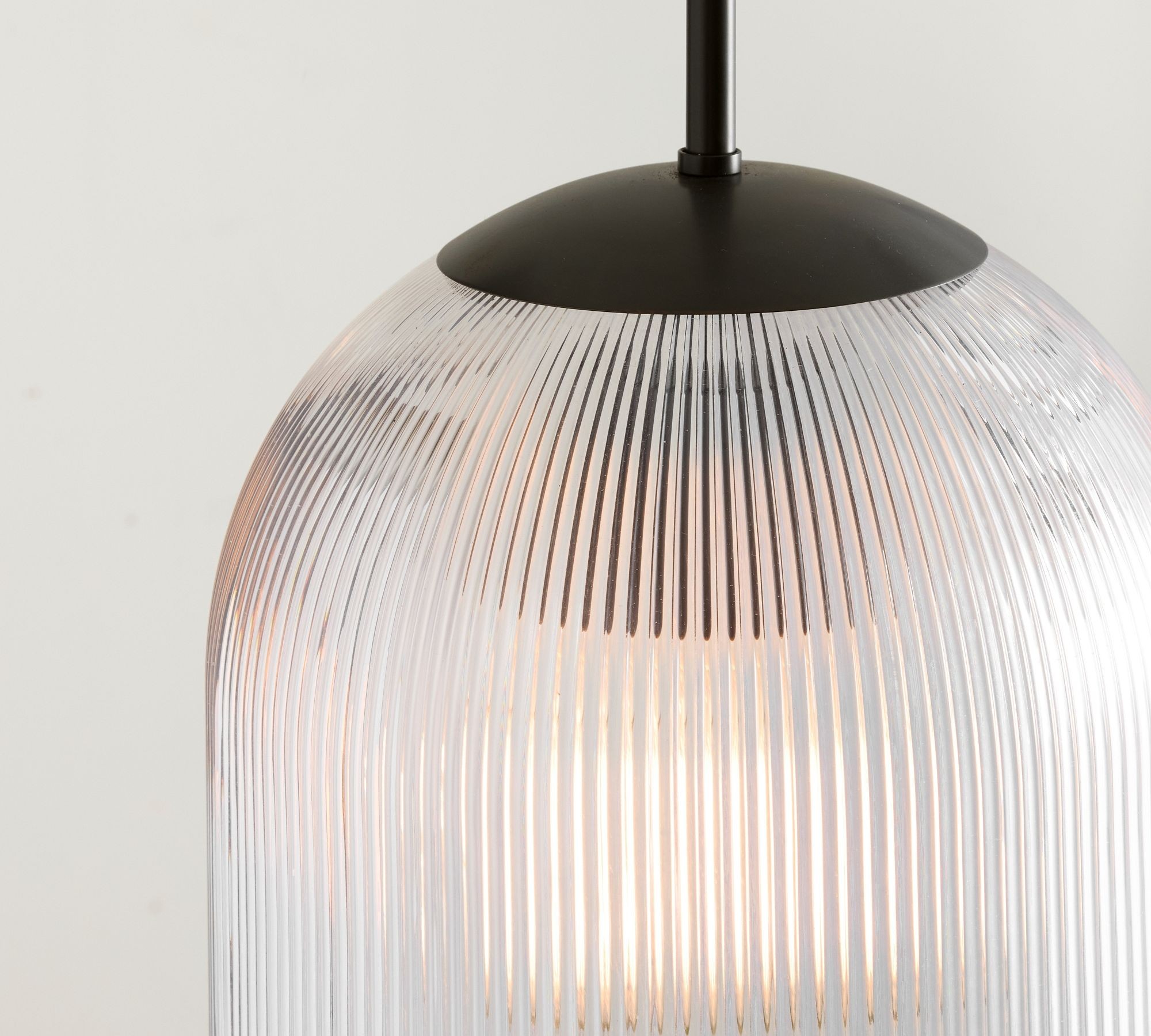 Bravira Ribbed Glass Pendant Light - Elegant Kitchen Island Lamp T073