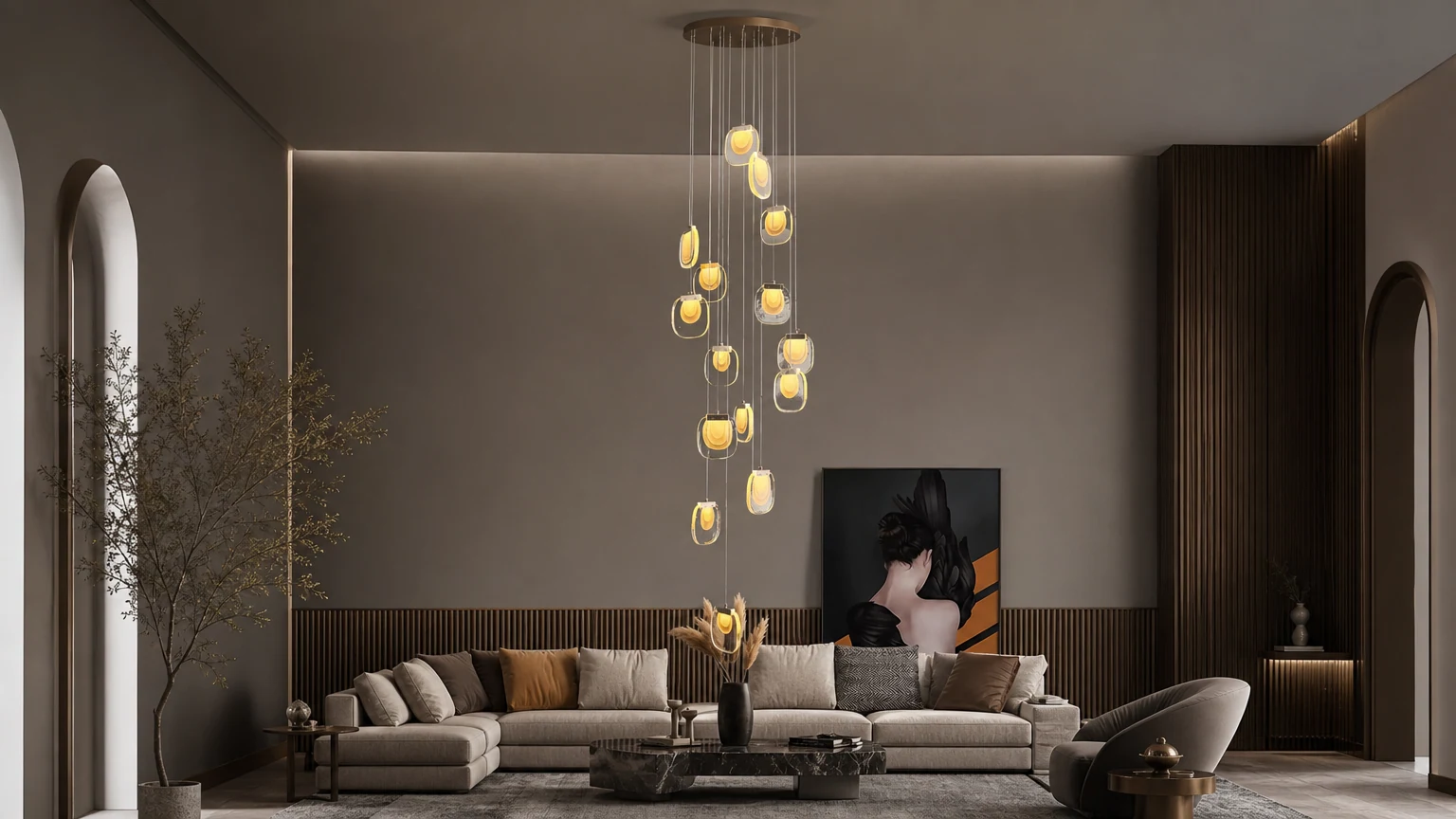 Szklana lampa wisząca Ripples M258 pokazana w ciepłej scenie bohatera wnętrza